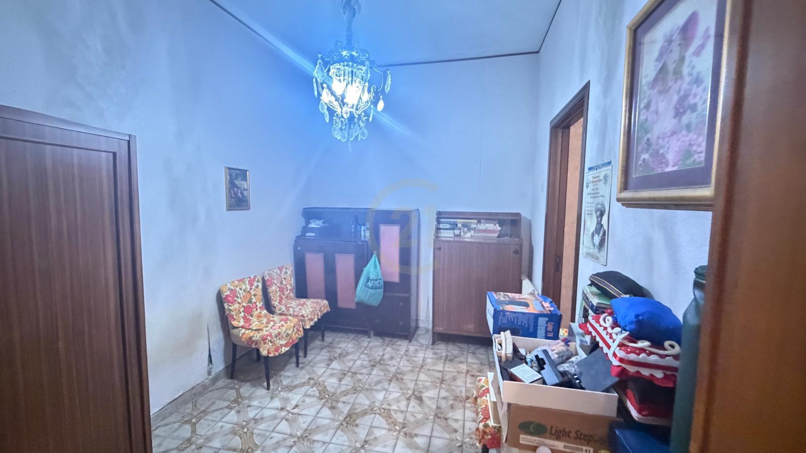 Casa indipendente da ristrutturare, Nicolosi centro