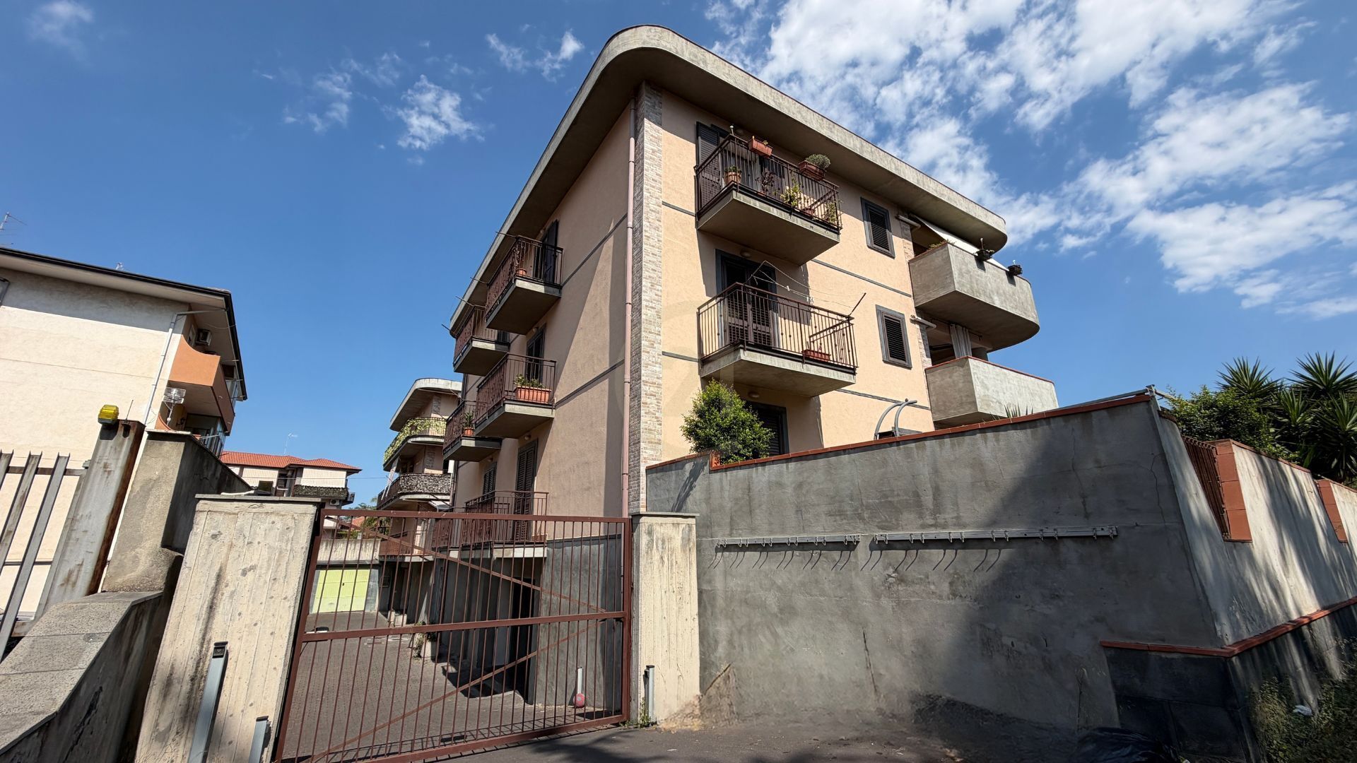 Quadrilocale con box doppio in via quattro altarelli 20, Mascalucia
