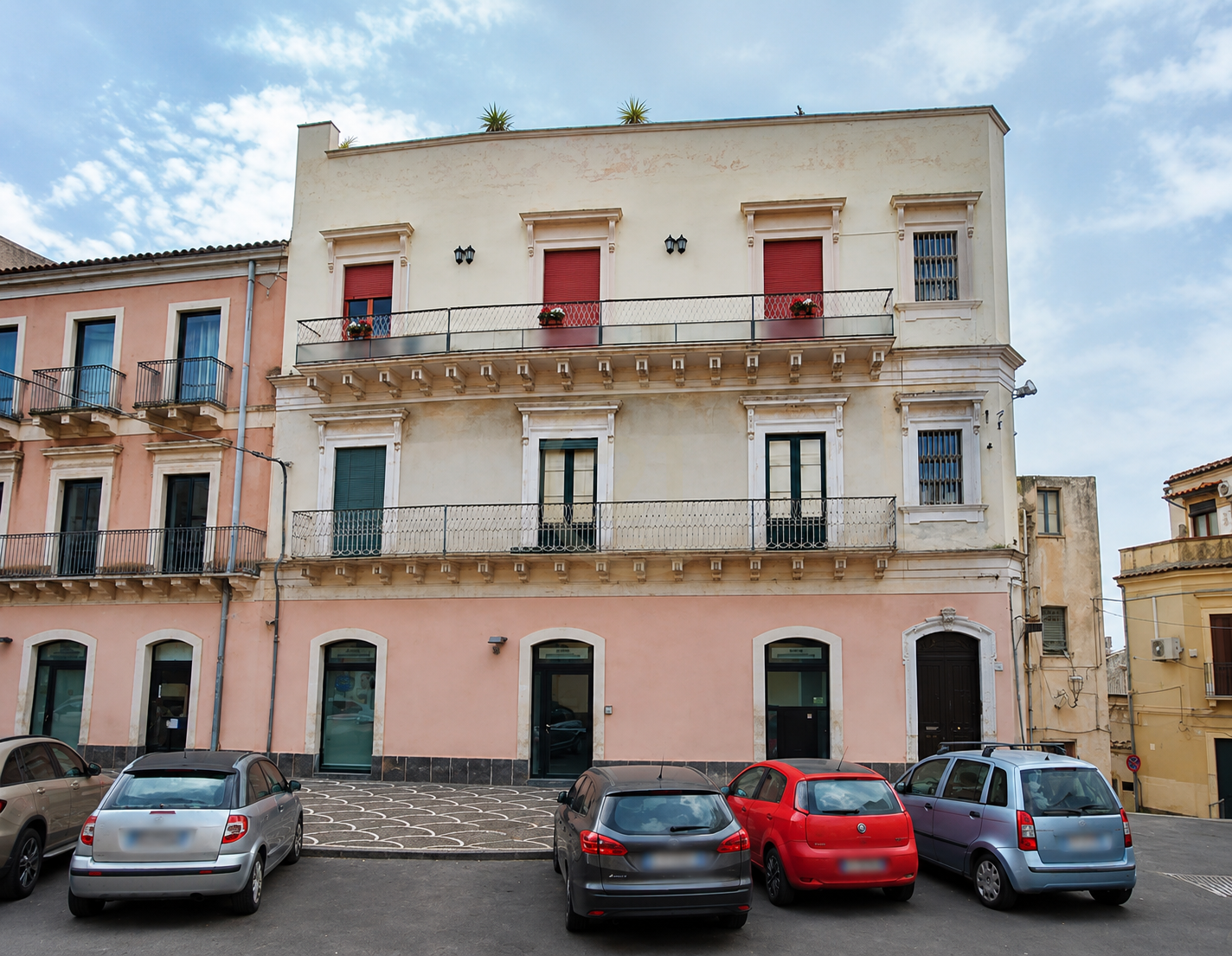 Appartamento con terrazzo in piazza indipendenza 52, Patern�