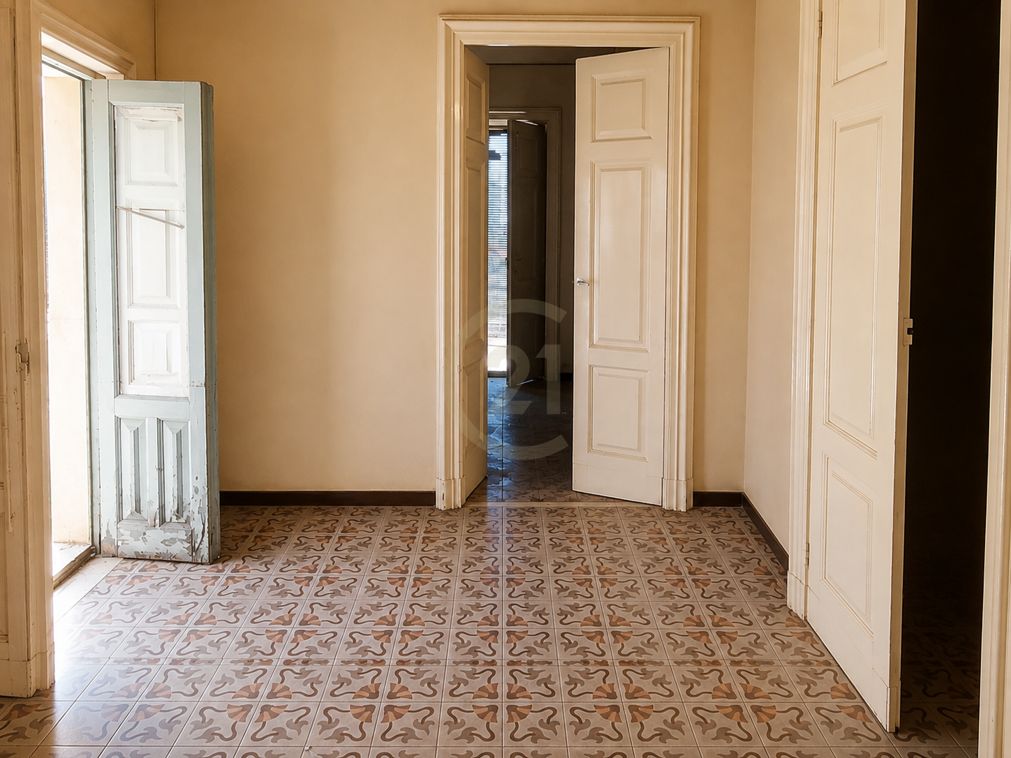 Appartamento con terrazzo in piazza indipendenza 52, Patern�