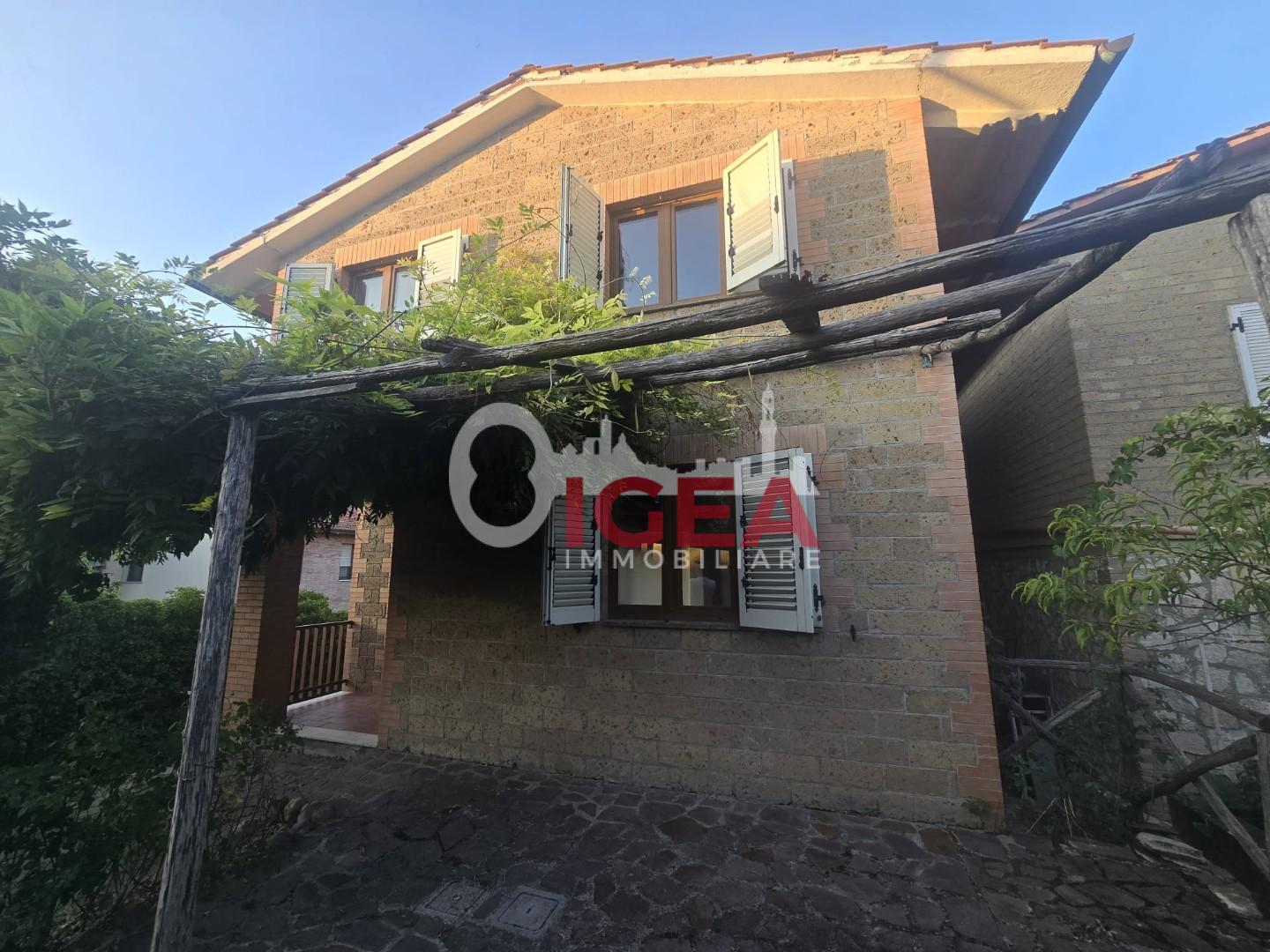 Villa con giardino a Monteroni d'Arbia