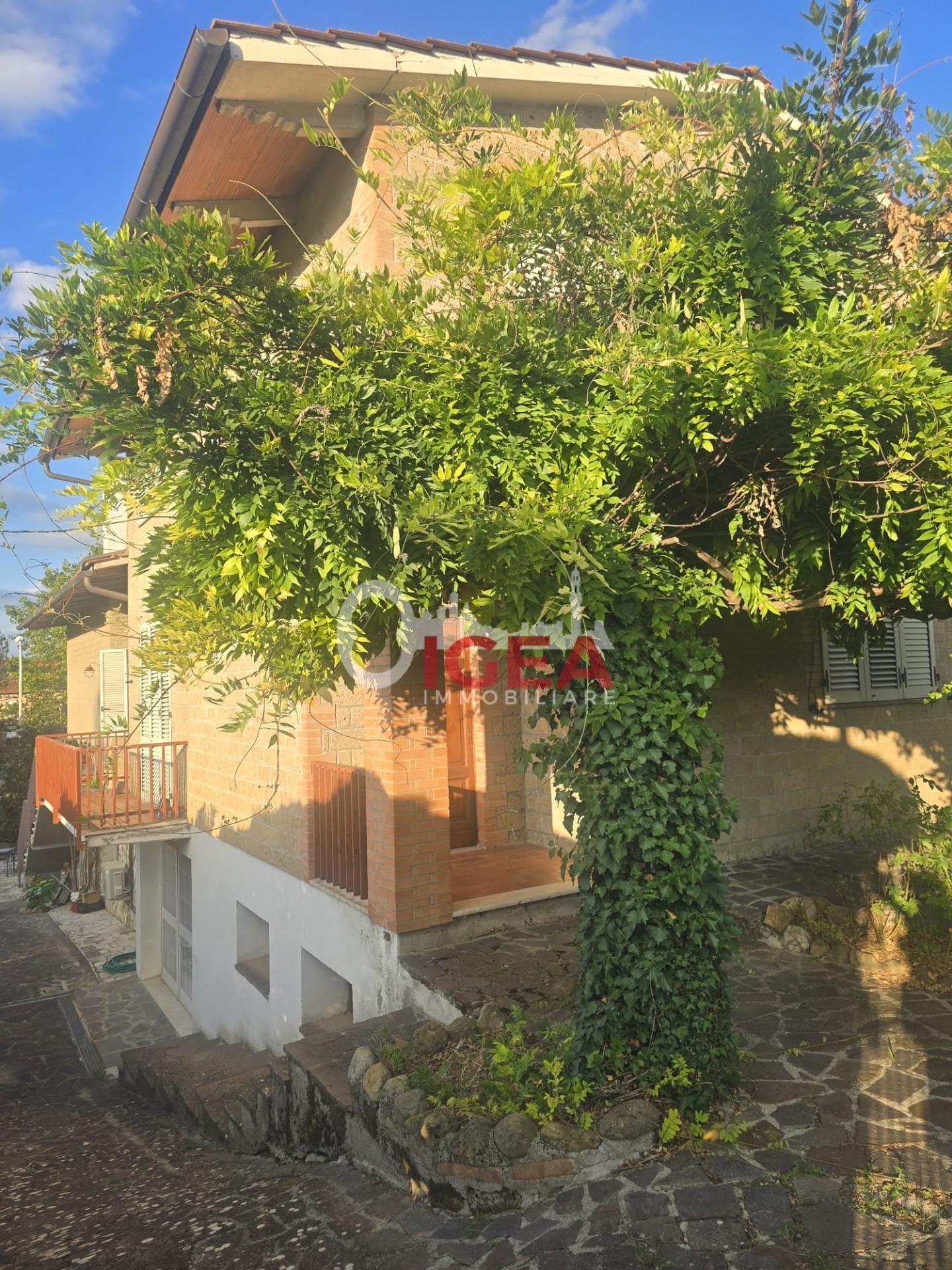 Villa con giardino a Monteroni d'Arbia