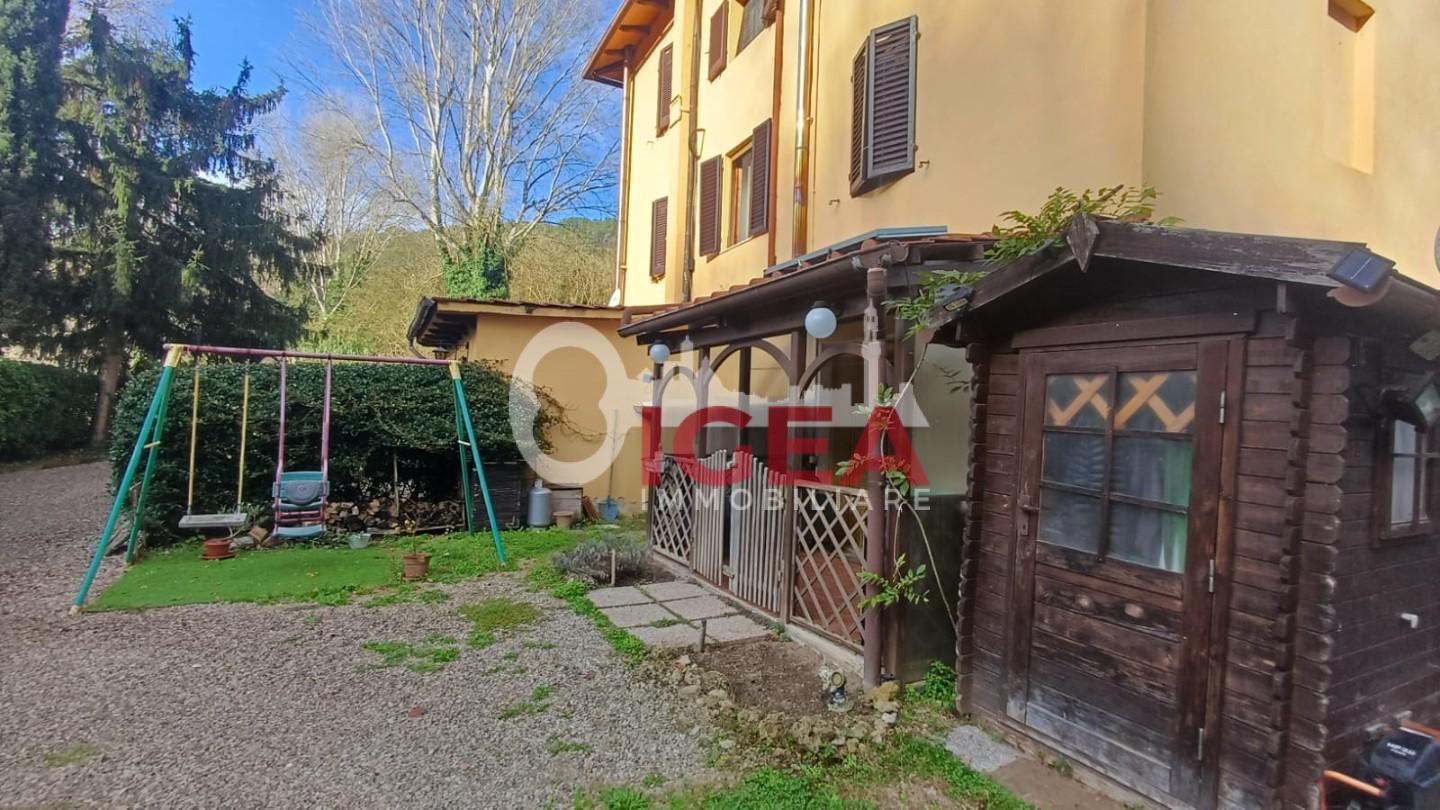 Trilocale con giardino a Poggibonsi