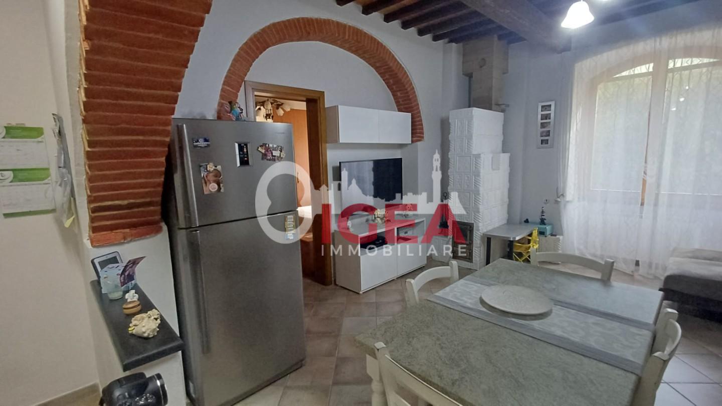 Trilocale con giardino a Poggibonsi