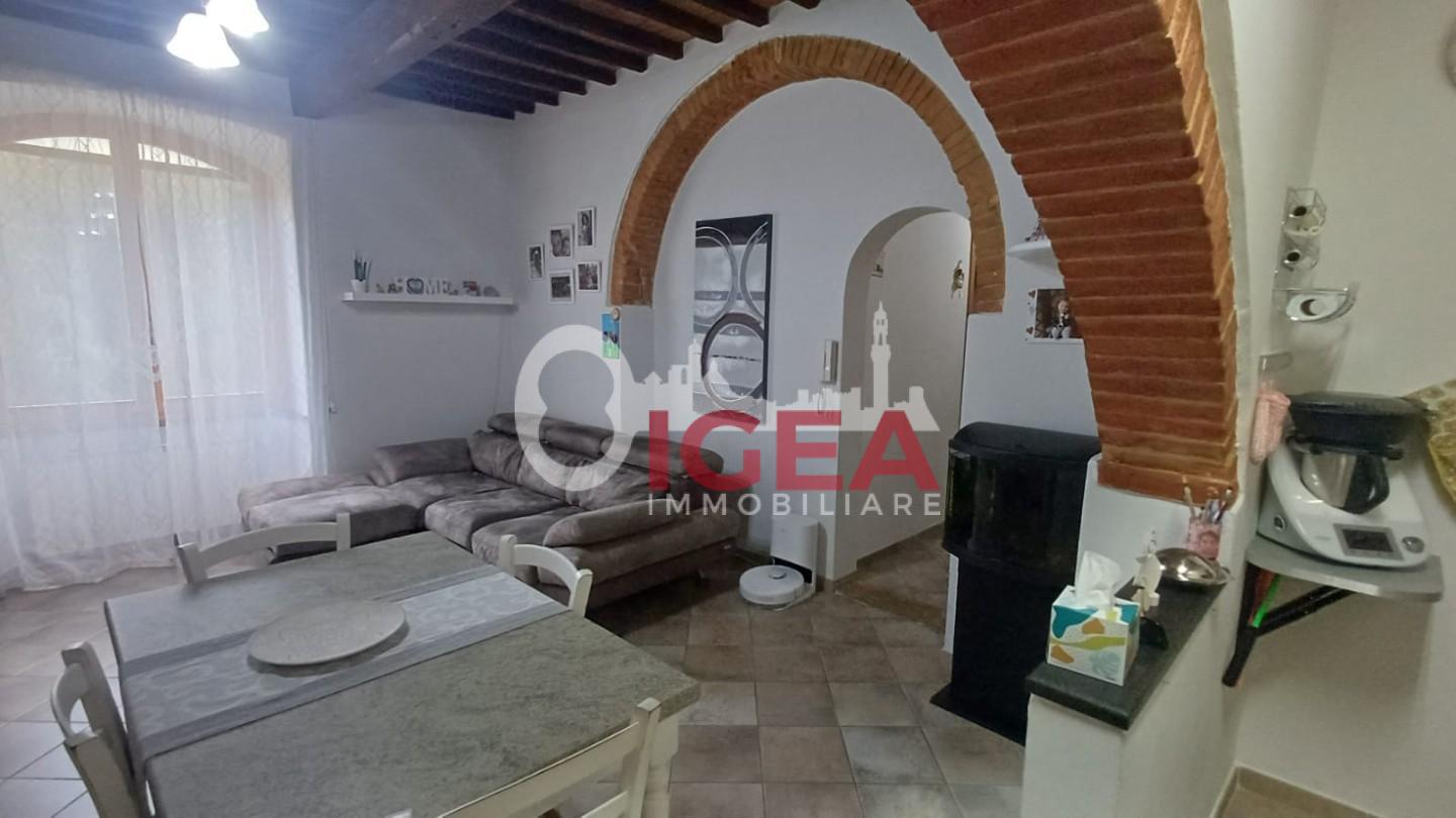 Trilocale con giardino a Poggibonsi