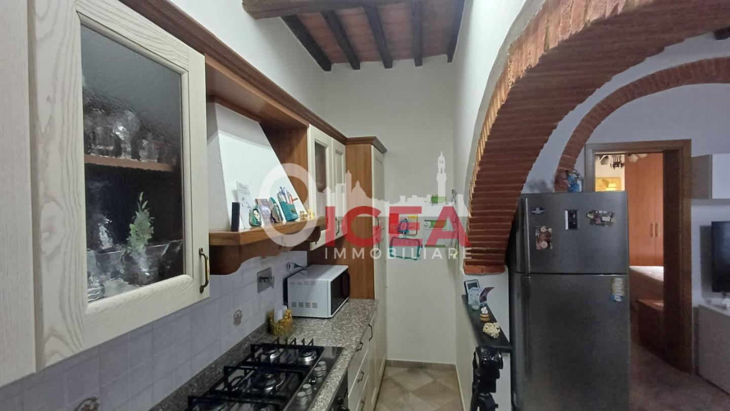 Trilocale con giardino a Poggibonsi