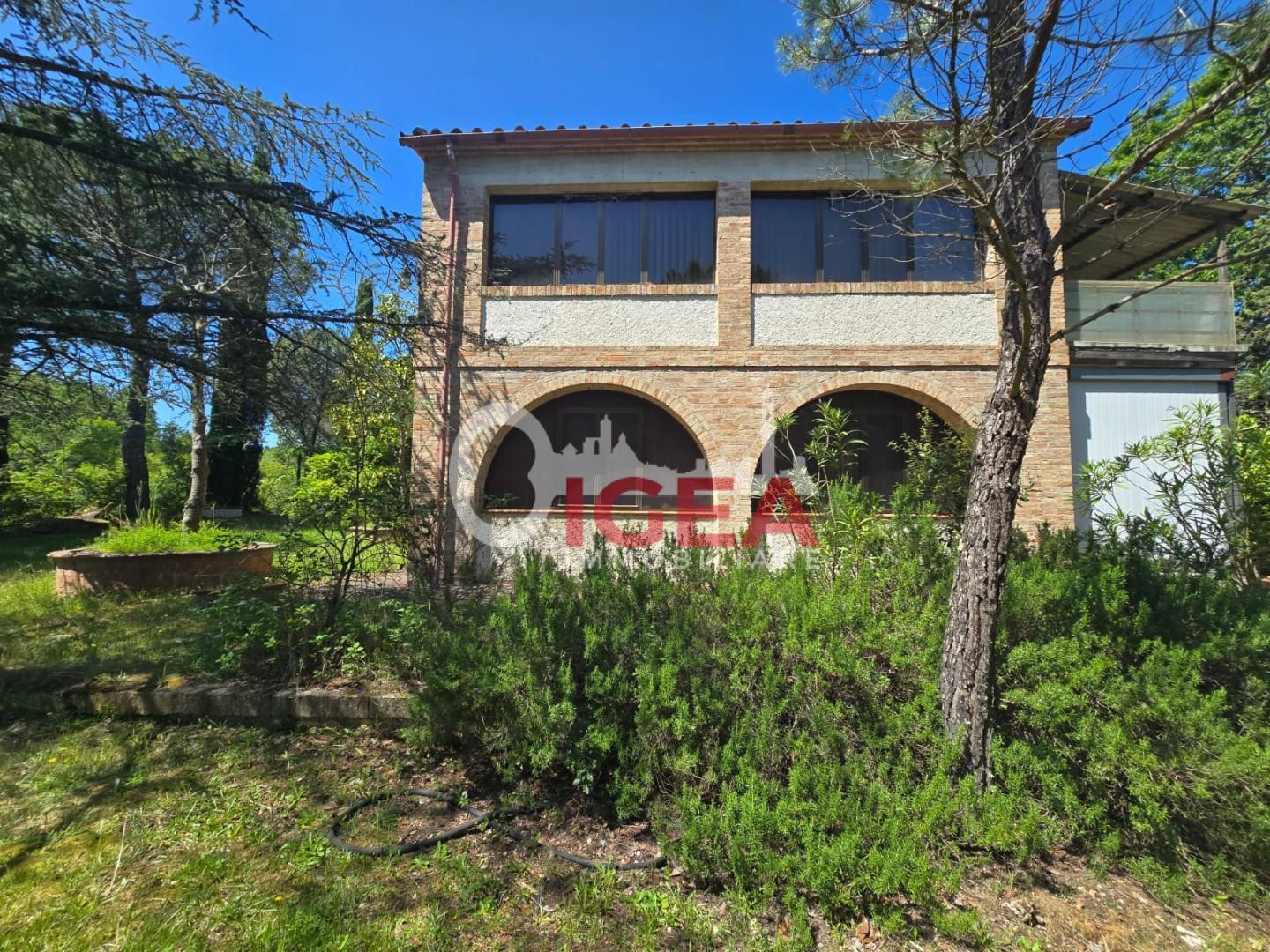 Casa indipendente con giardino a Chiusdino