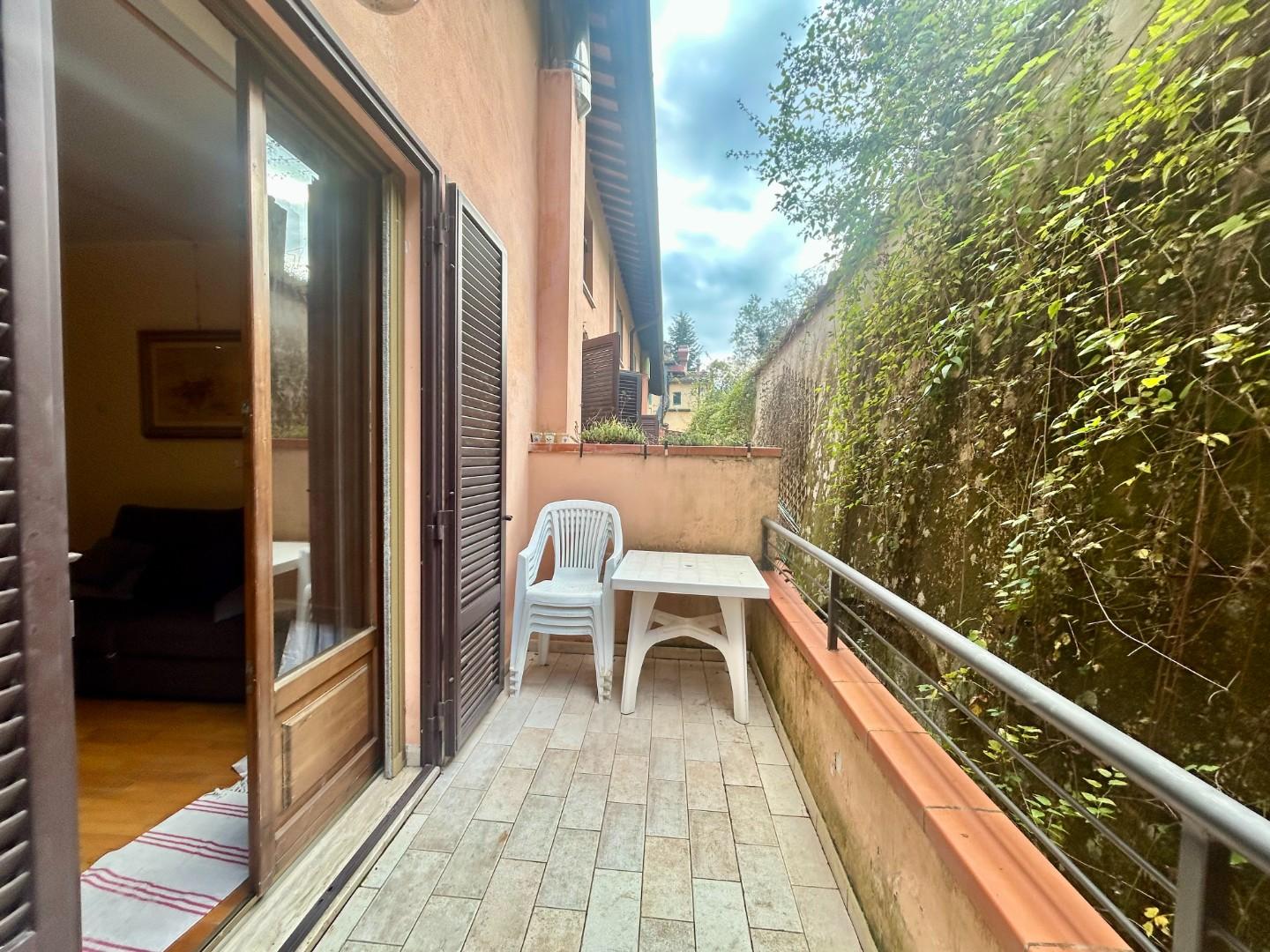 Bilocale con terrazzo, Siena ovile esterna