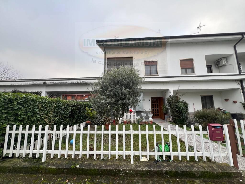 Villa con giardino a Mediglia