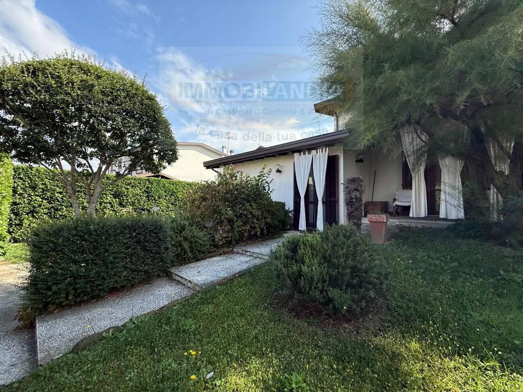 Villa Bifamiliare con giardino a Zelo Buon Persico