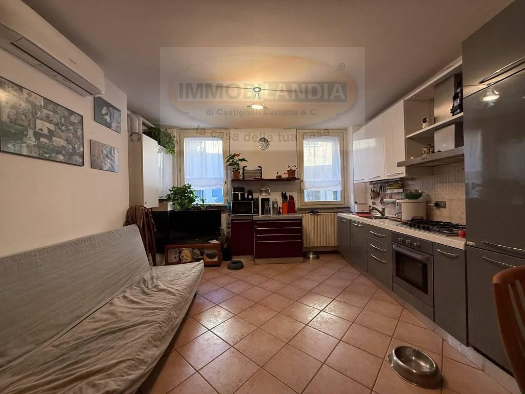 Bilocale con giardino a Comazzo