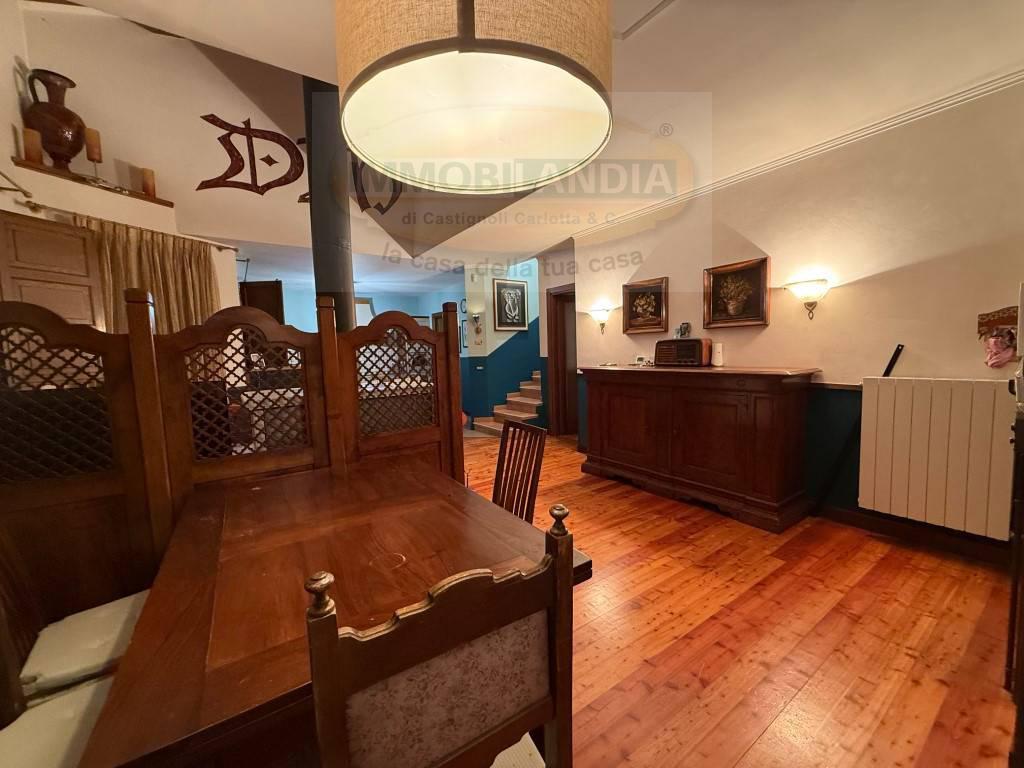 Villa Bifamiliare con giardino a Merlino