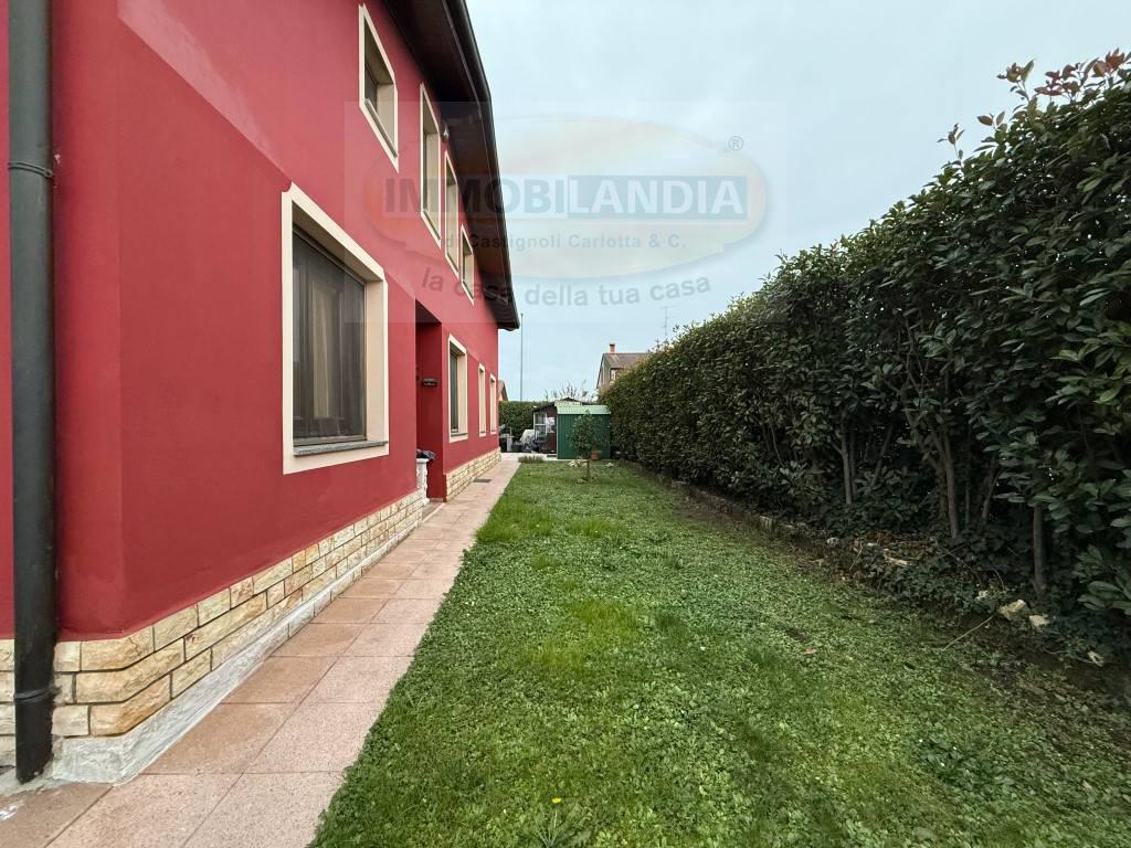 Villa Bifamiliare con giardino a Merlino