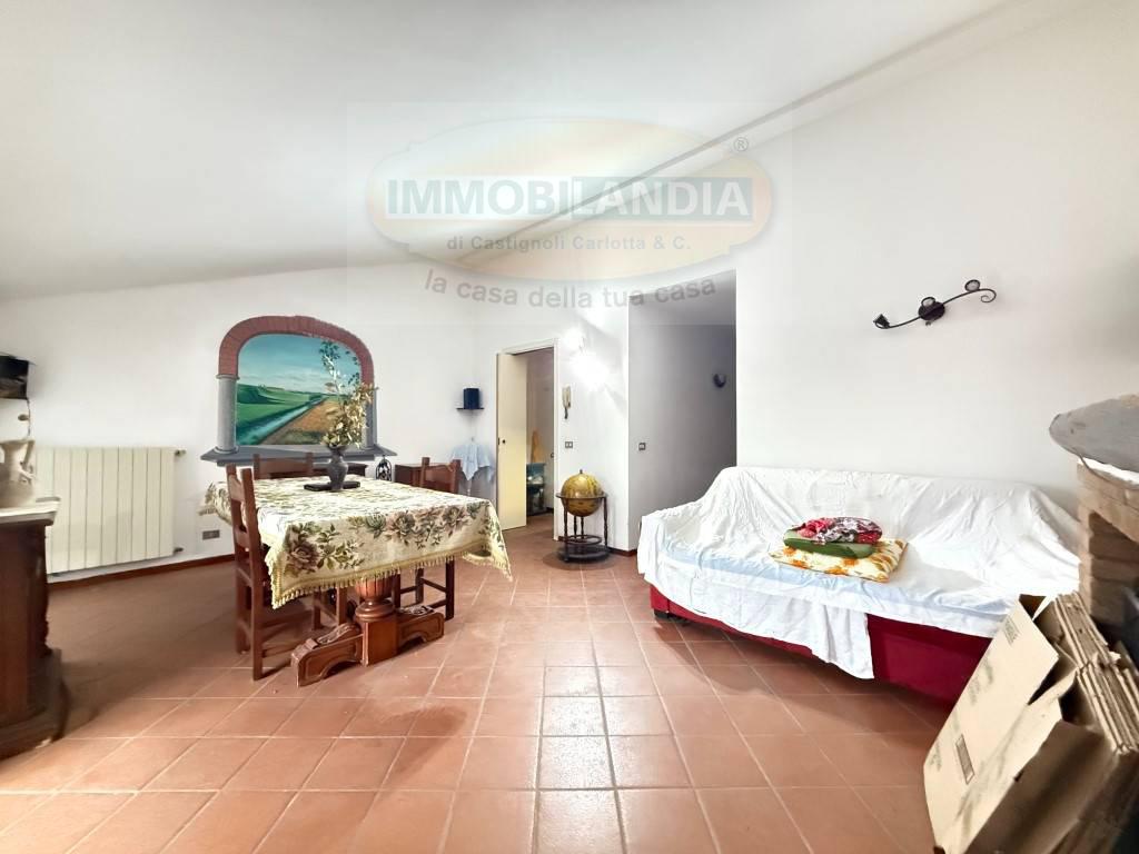 Trilocale con box a Comazzo