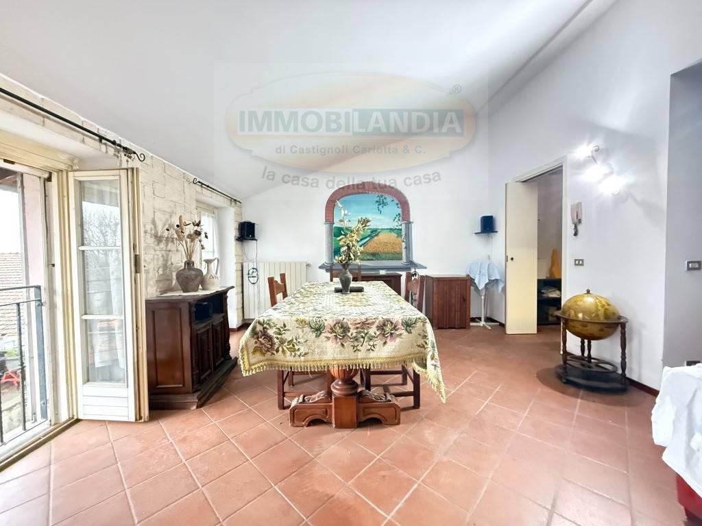 Trilocale con box a Comazzo