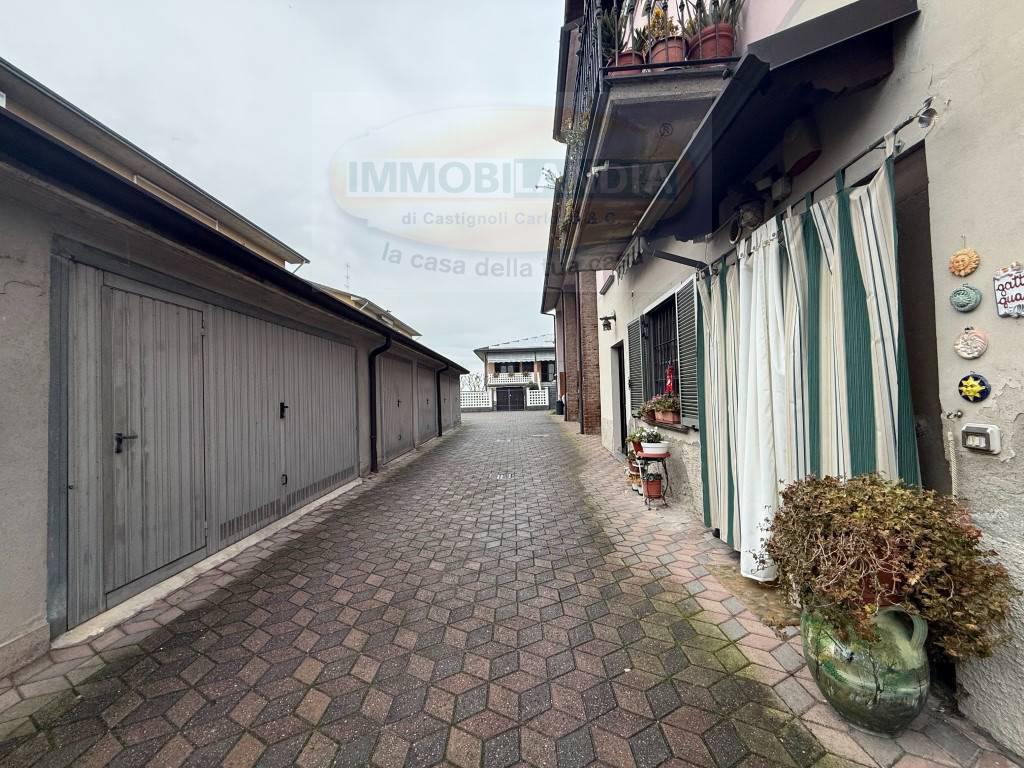 Trilocale con box a Comazzo