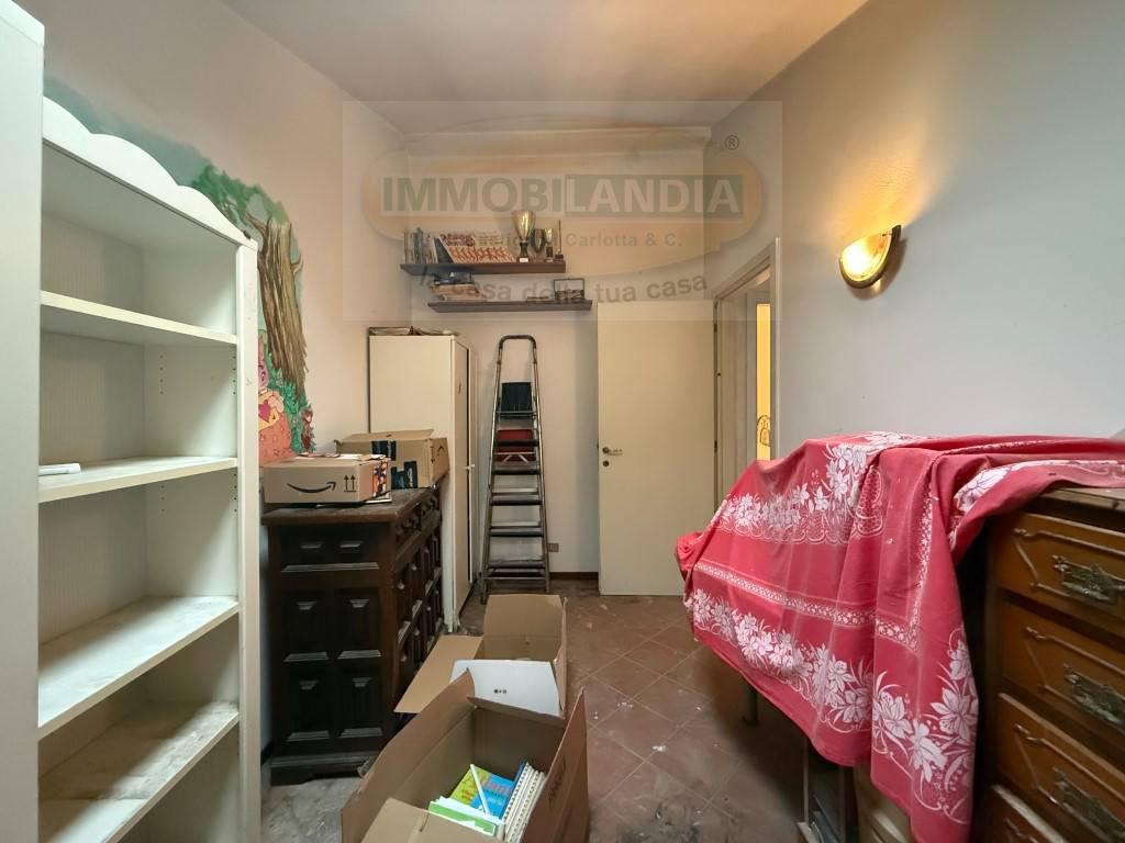 Trilocale con box a Comazzo