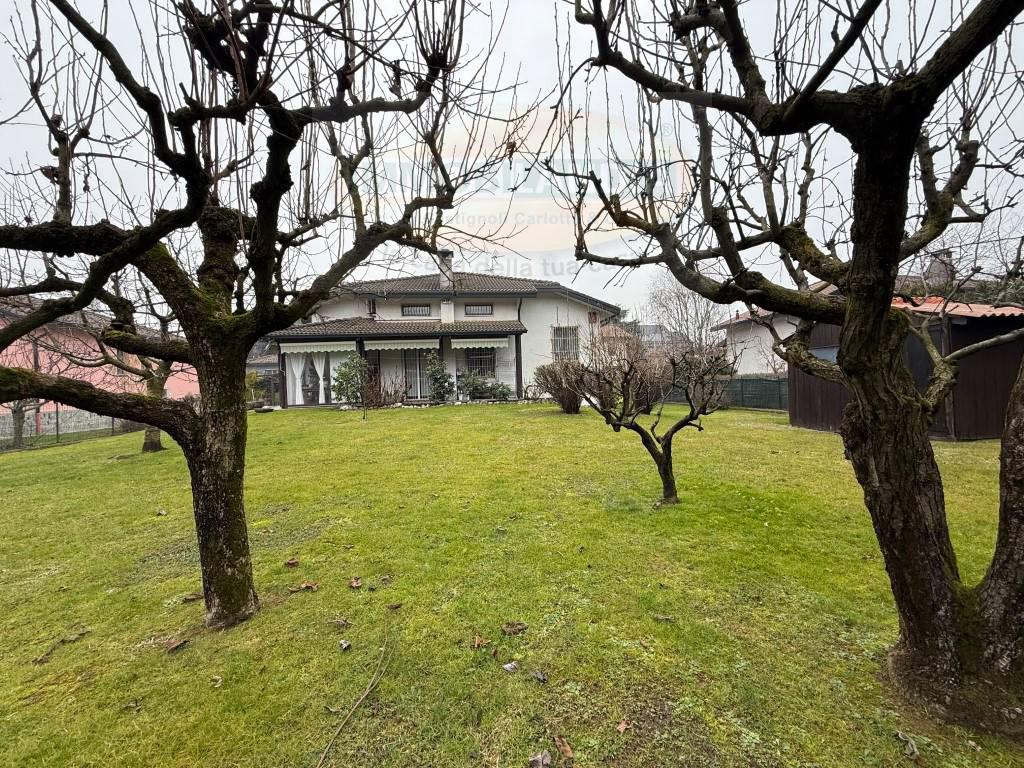 Villa con giardino a Paullo