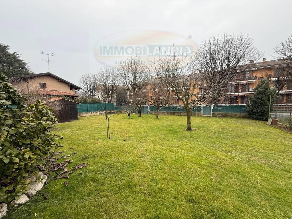 Villa con giardino a Paullo
