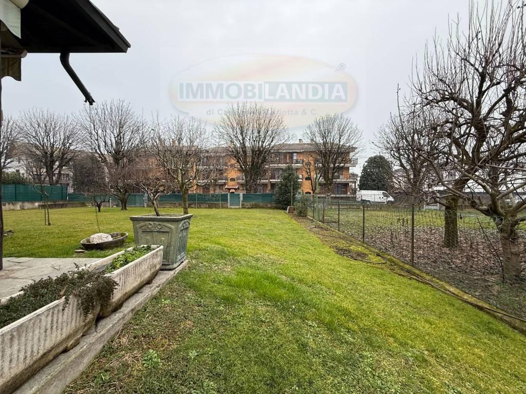 Villa con giardino a Paullo