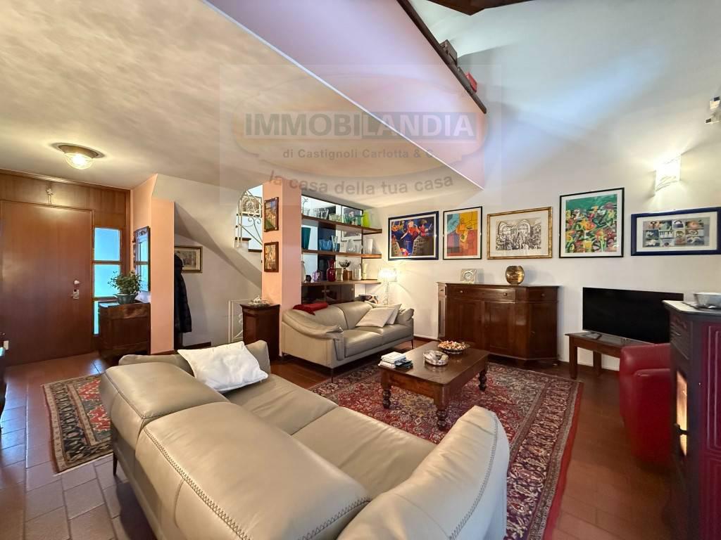 Villa con giardino a Paullo