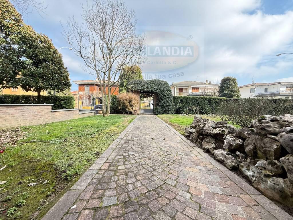 Villa con giardino a Zelo Buon Persico