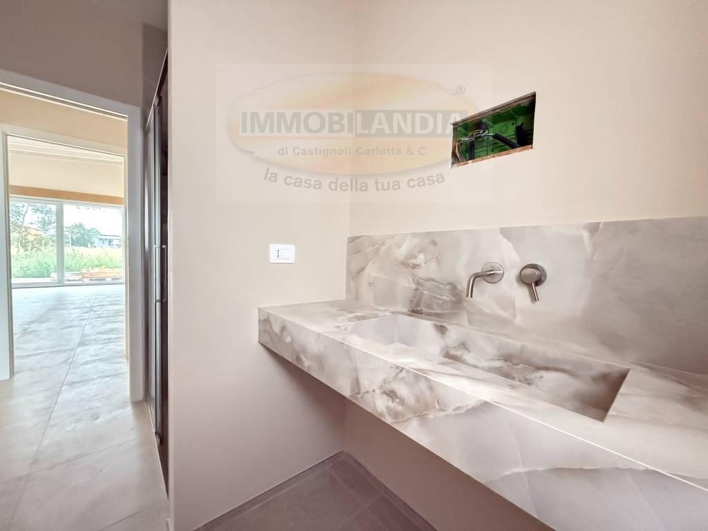 Villa Bifamiliare con giardino a Comazzo