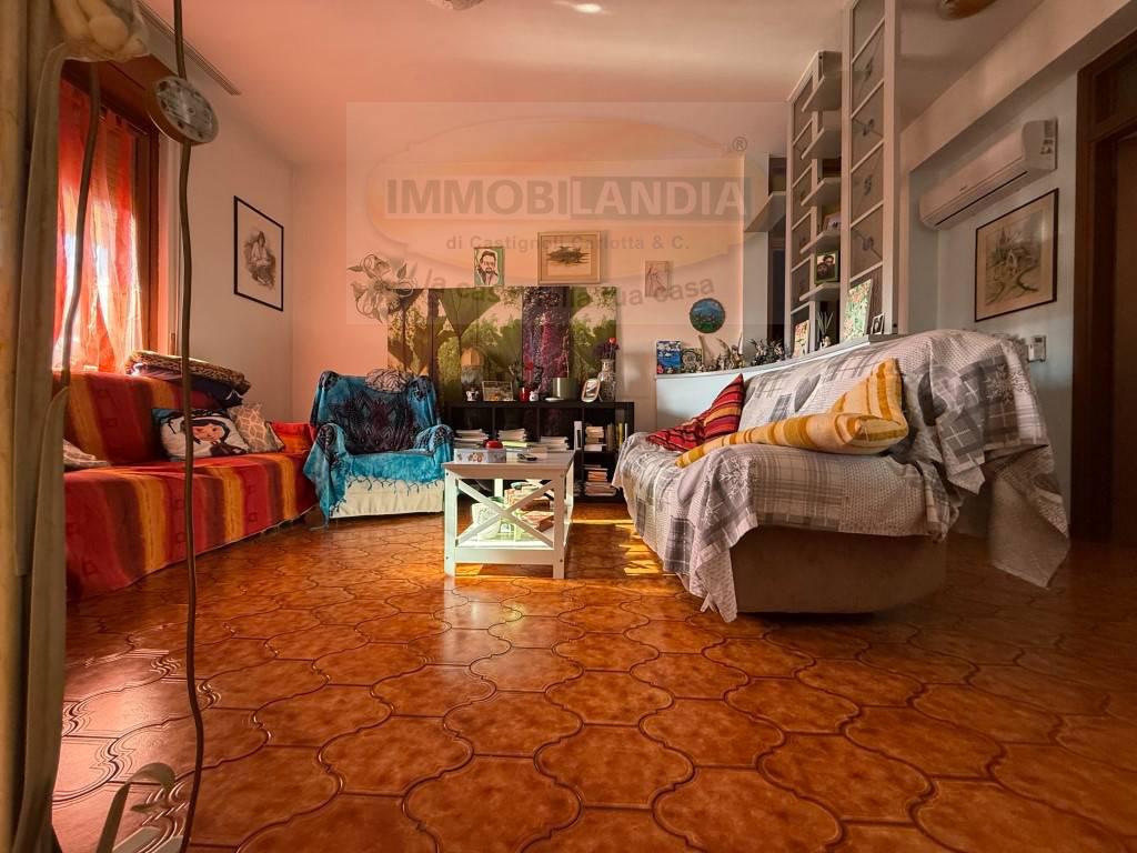 Casa indipendente con box a Peschiera Borromeo