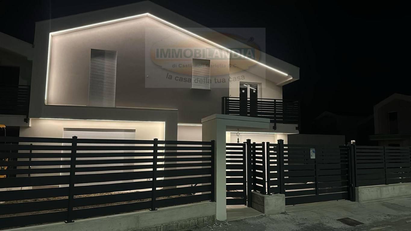 Villa Bifamiliare in vendita a Montanaso Lombardo