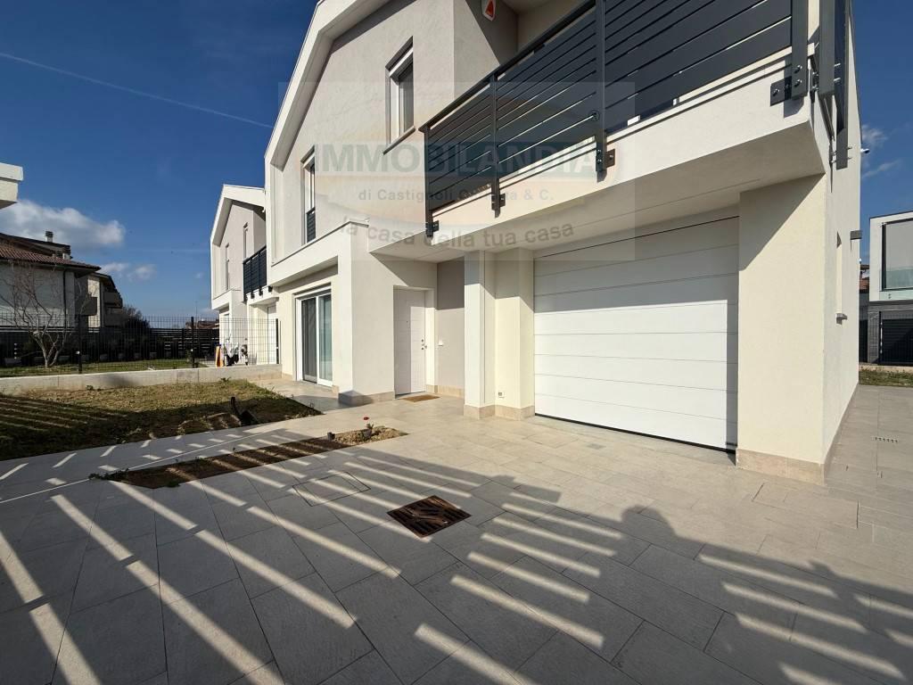 Villa Bifamiliare in vendita a Montanaso Lombardo