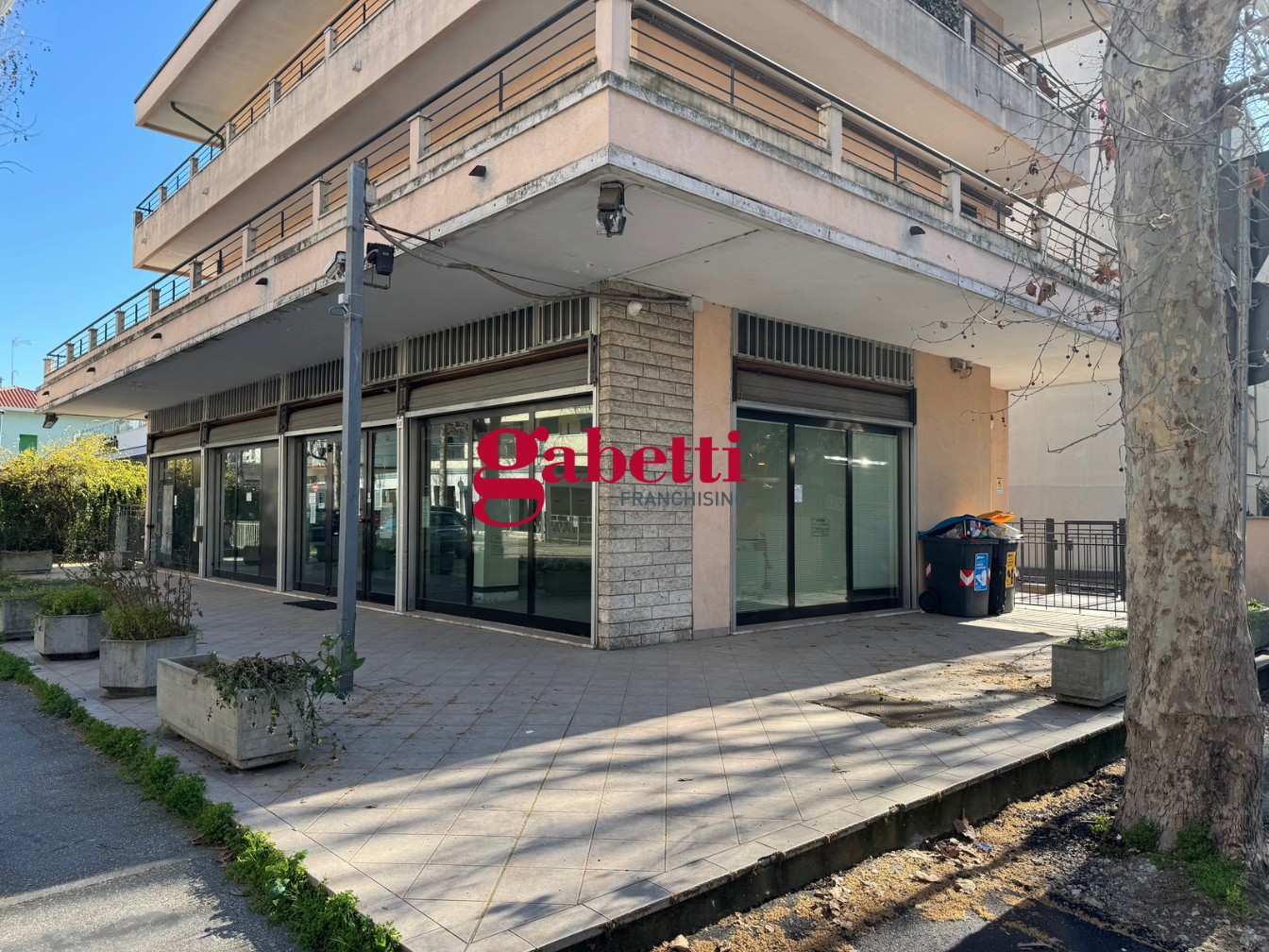 Negozio in affitto a Rimini