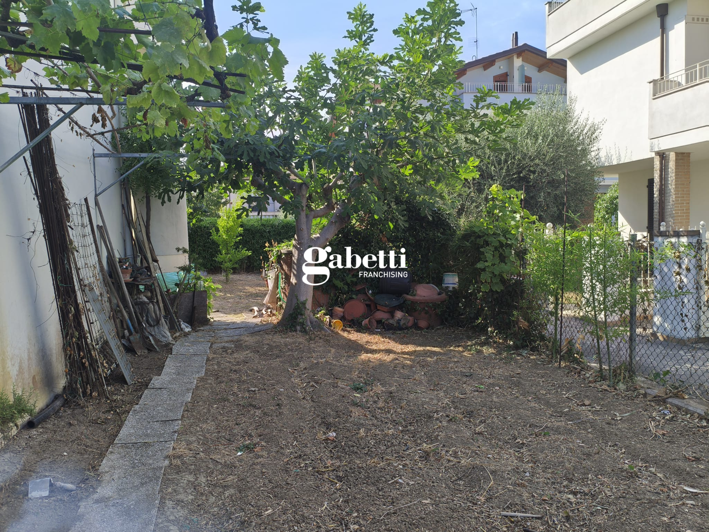 Quadrilocale con giardino a Coriano