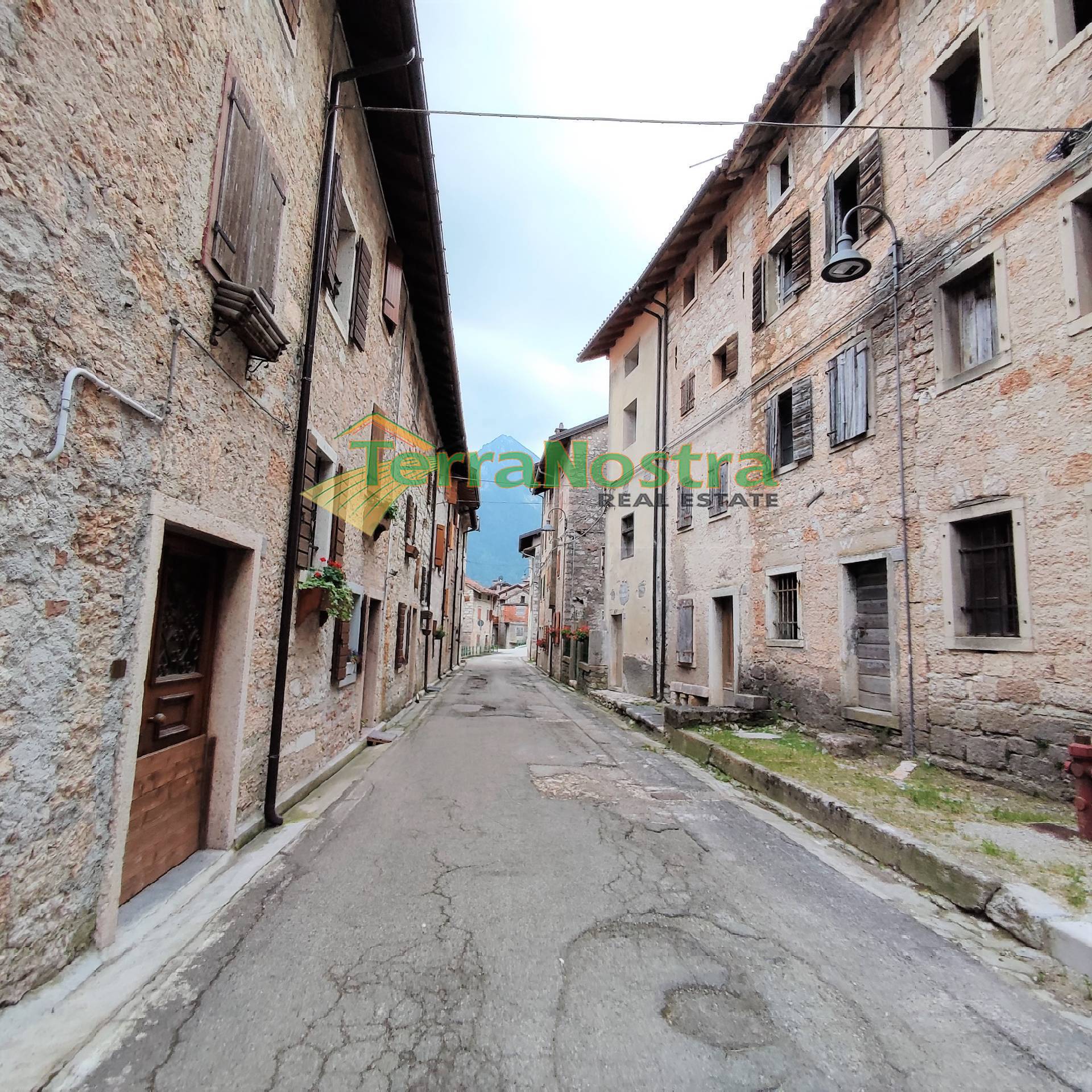 Casa indipendente con terrazzo a Erto e Casso