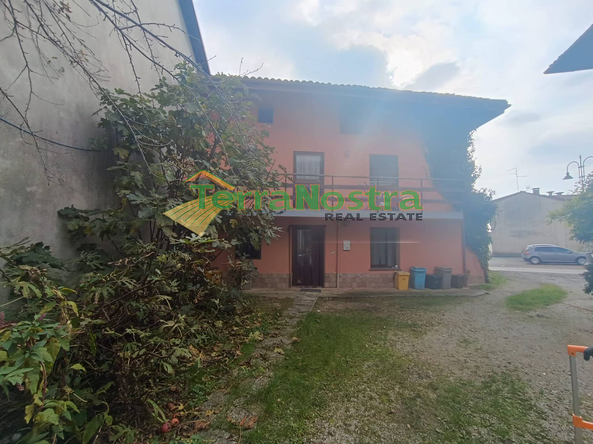 Casa indipendente con terrazzo, Maniago libero