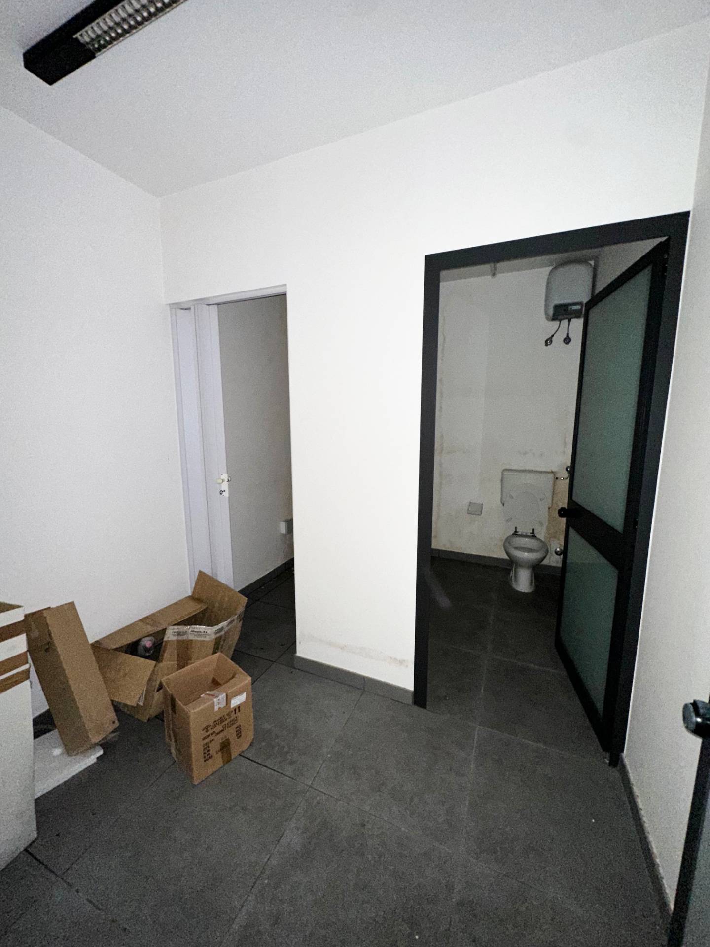 Locale commerciale in affitto a Maglie