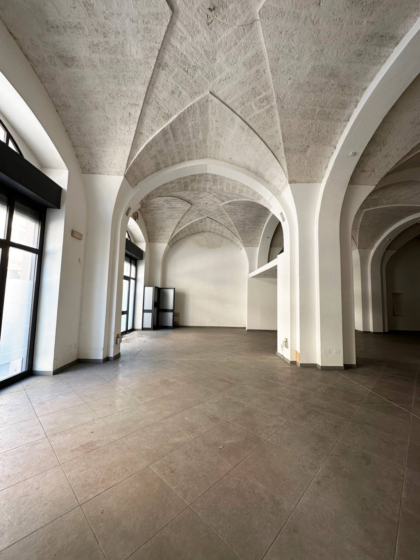 Locale commerciale in affitto a Maglie