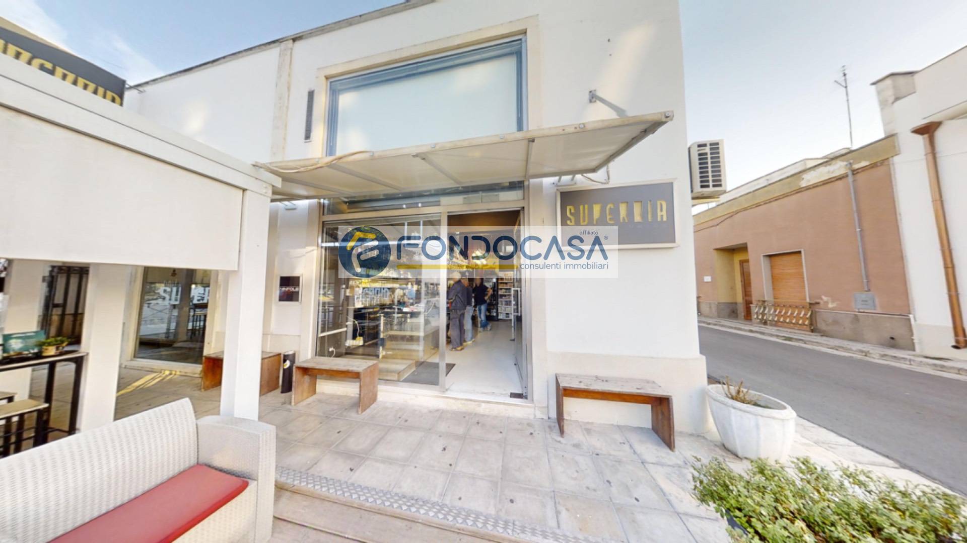 Bar in vendita a Campi Salentina