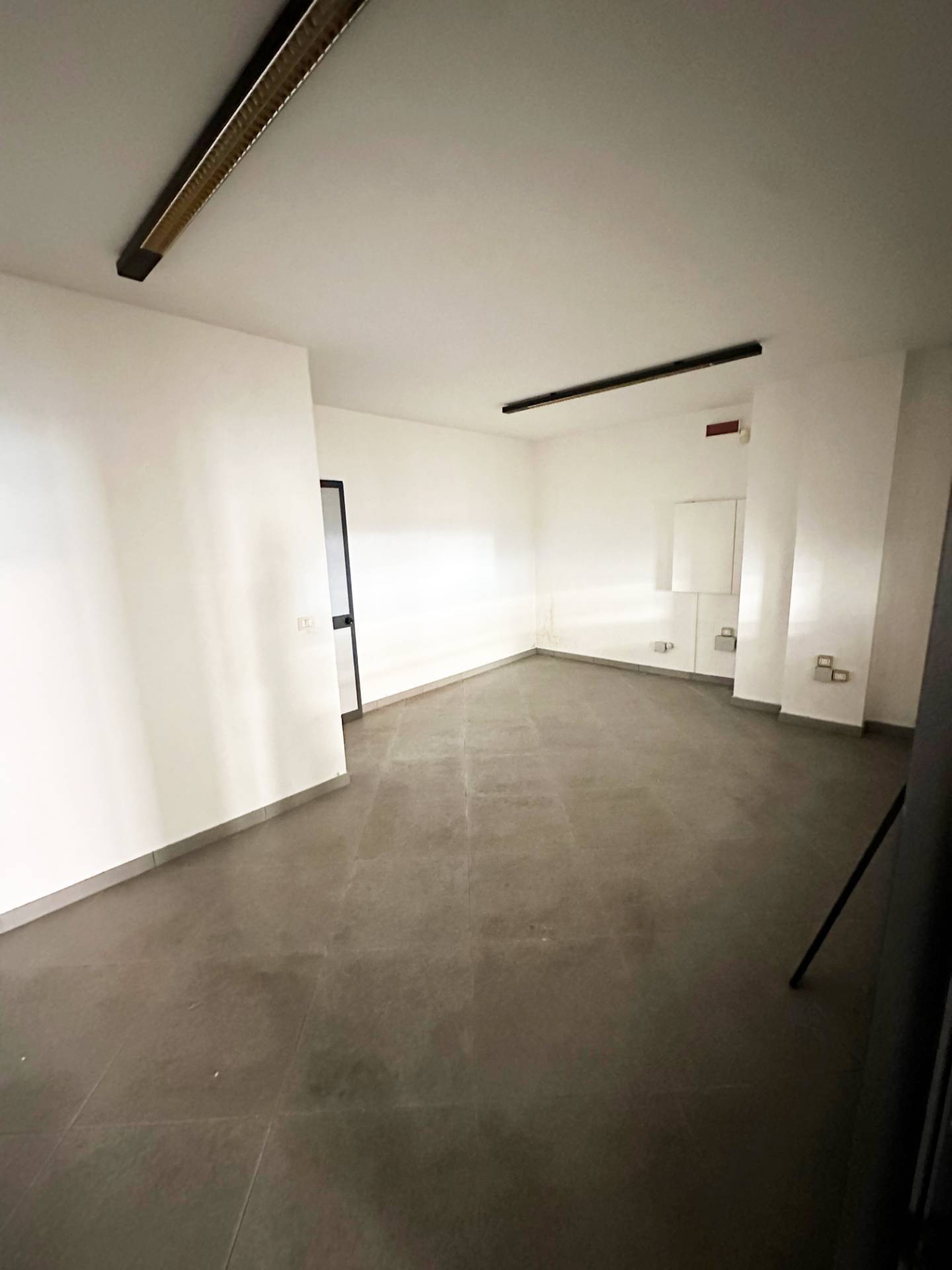 Locale commerciale in vendita a Maglie