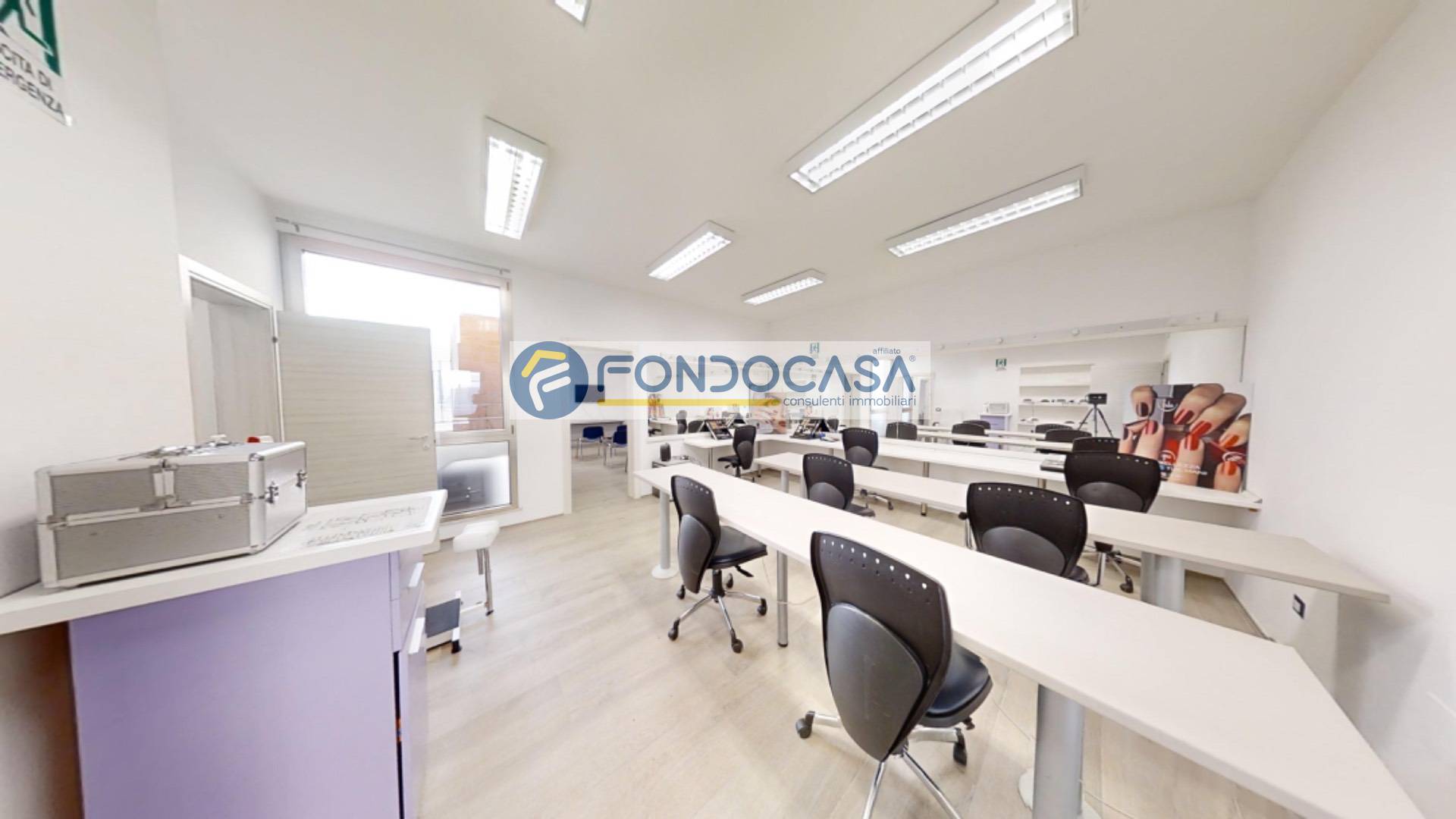 Locale commerciale in vendita a Tricase