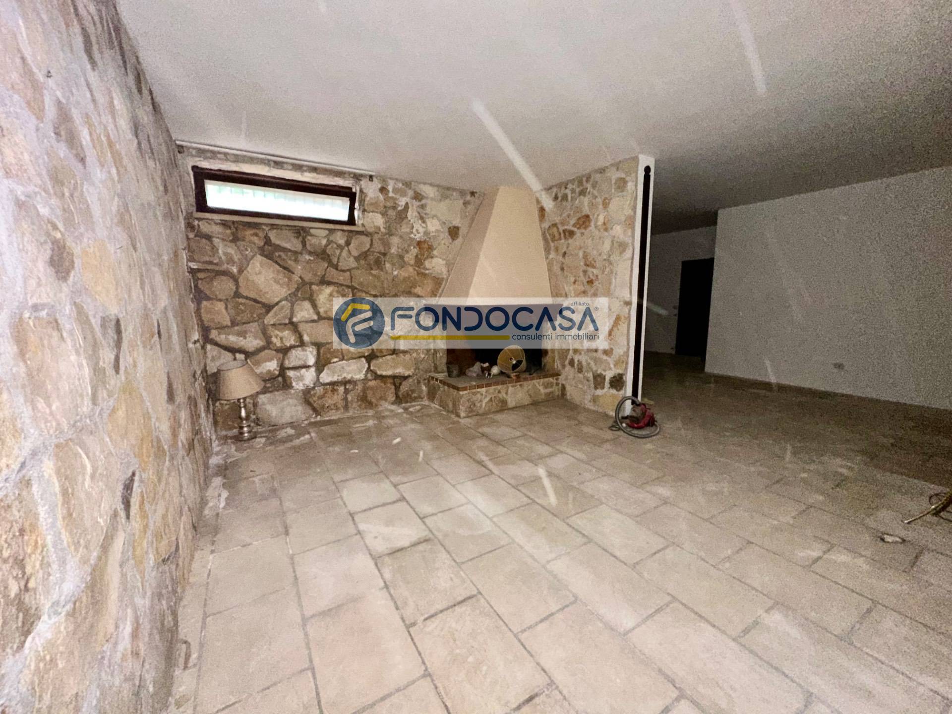 Deposito in vendita a Surbo