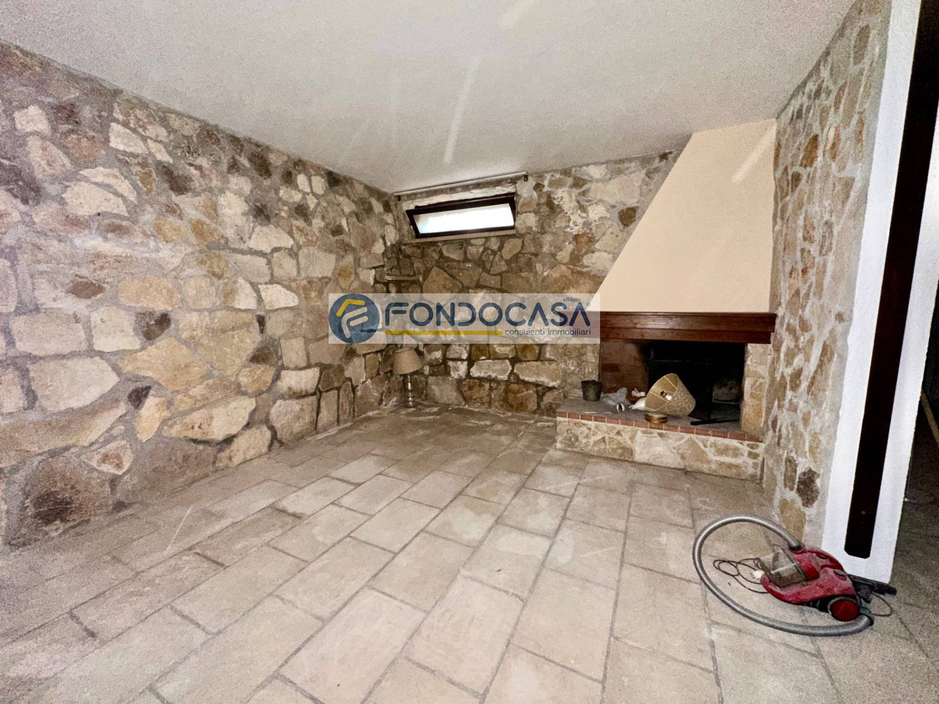 Deposito in vendita a Surbo