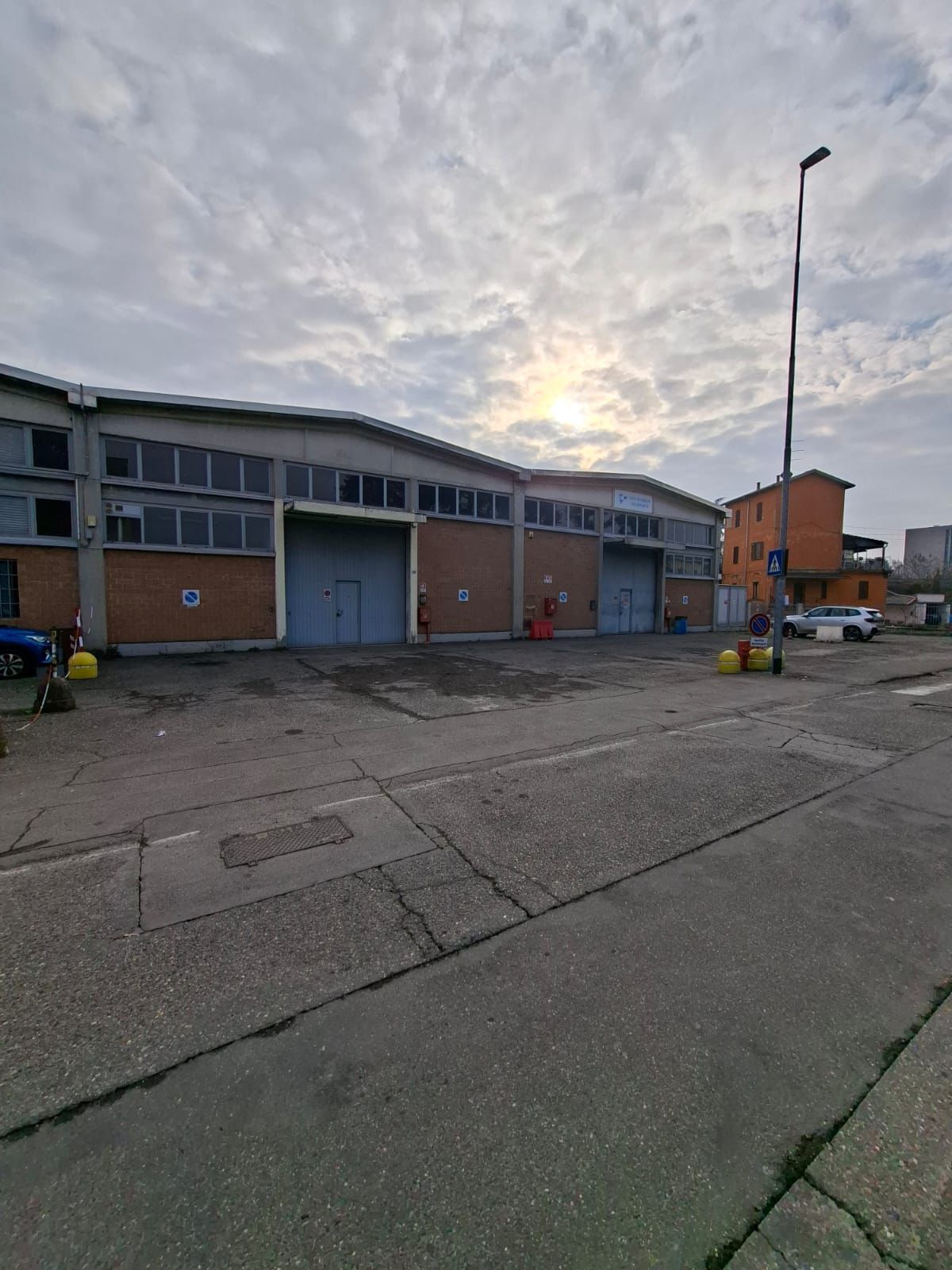 Capannone in vendita a Parma