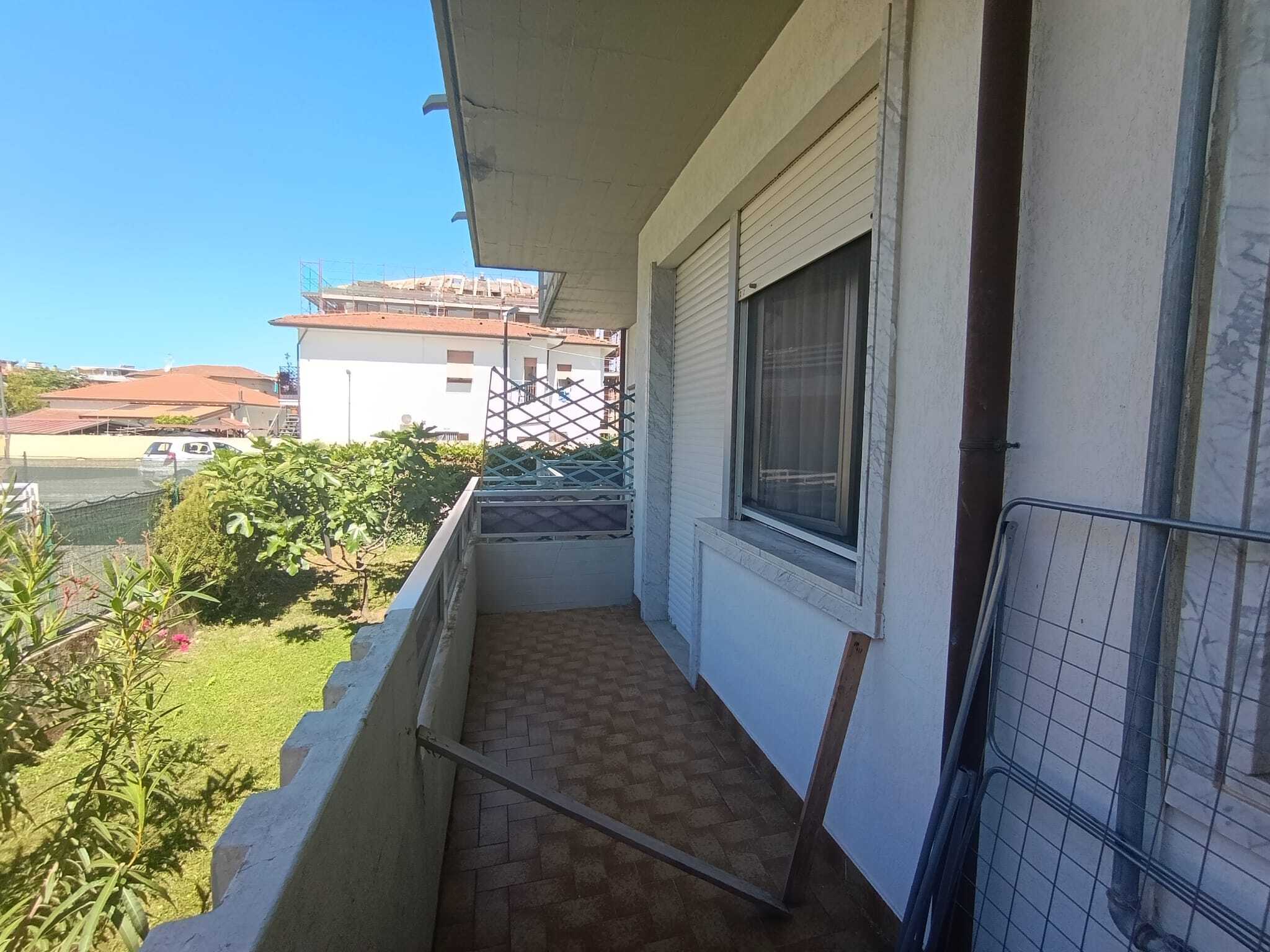 Bilocale in affitto, Massa marina di