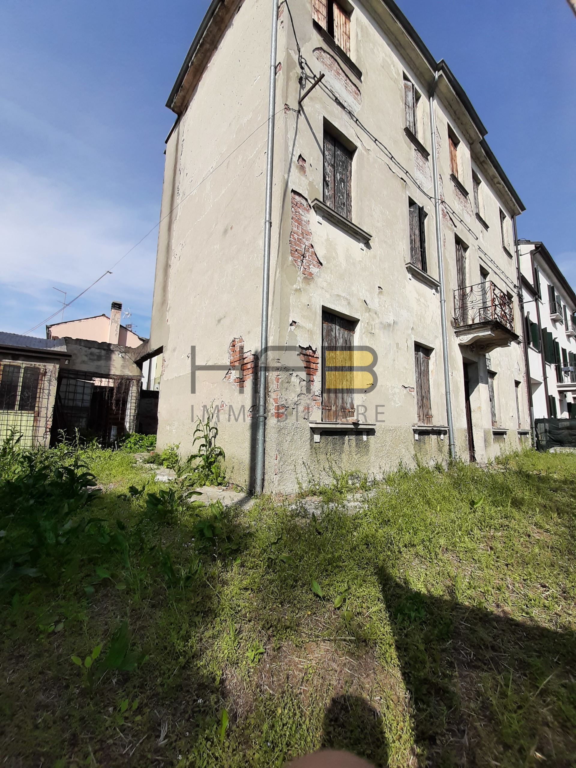 Casa indipendente con giardino in via carini, Padova