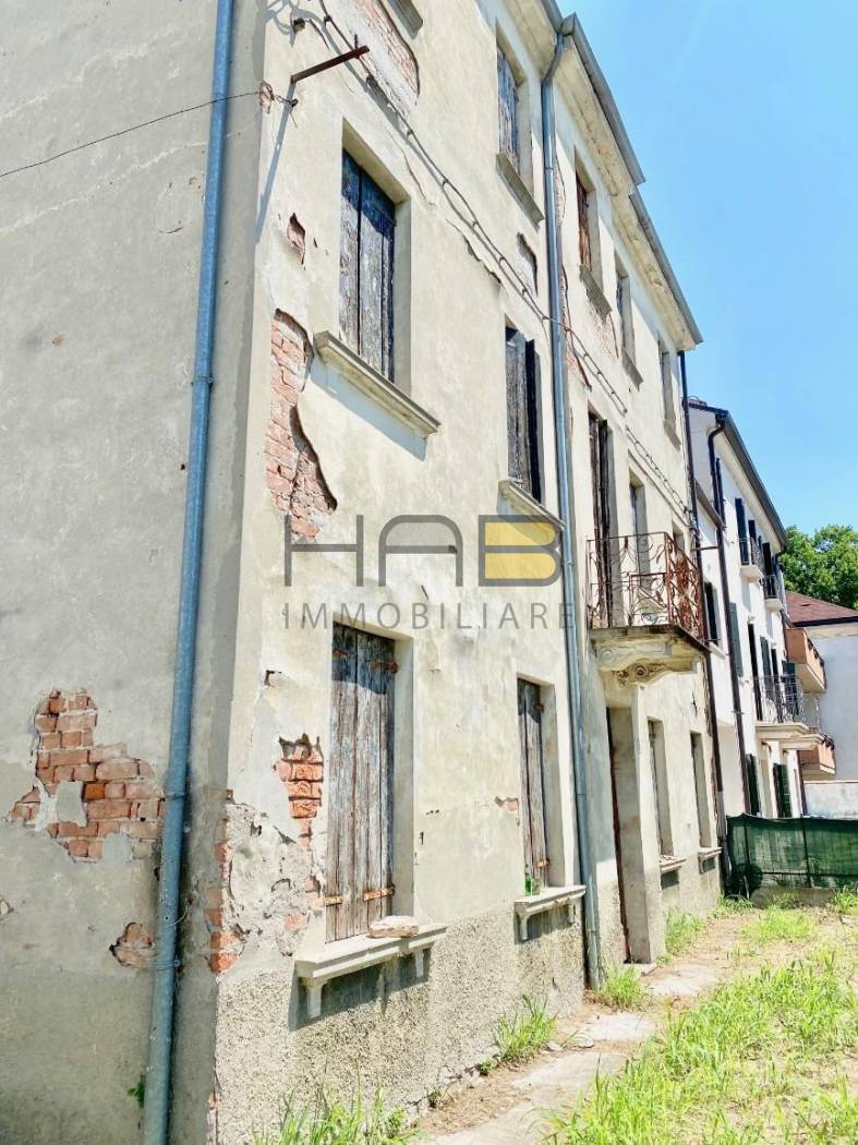 Casa indipendente con giardino in via carini, Padova
