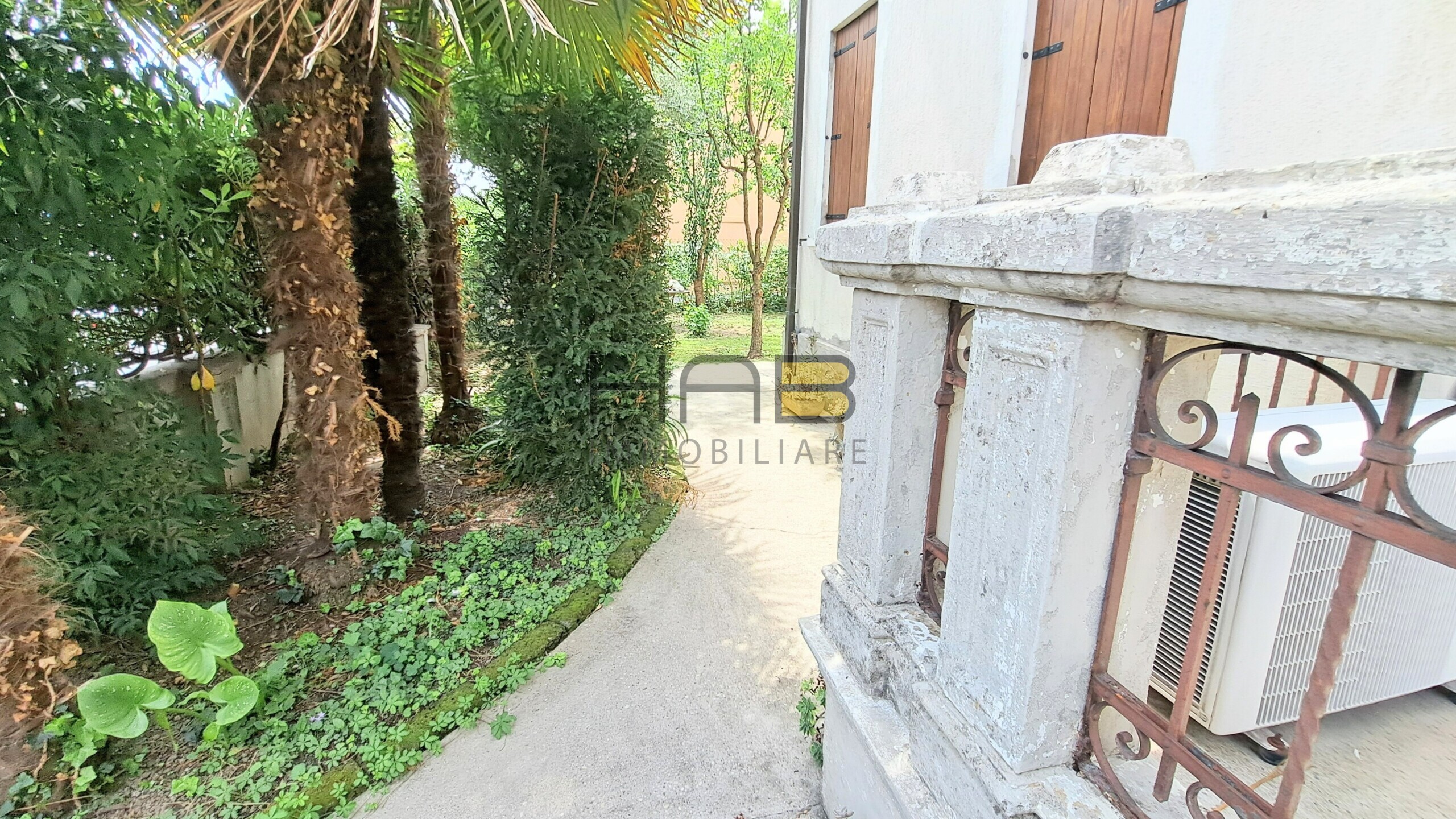 Villa con giardino in via giacomo andrea giacomini, Padova