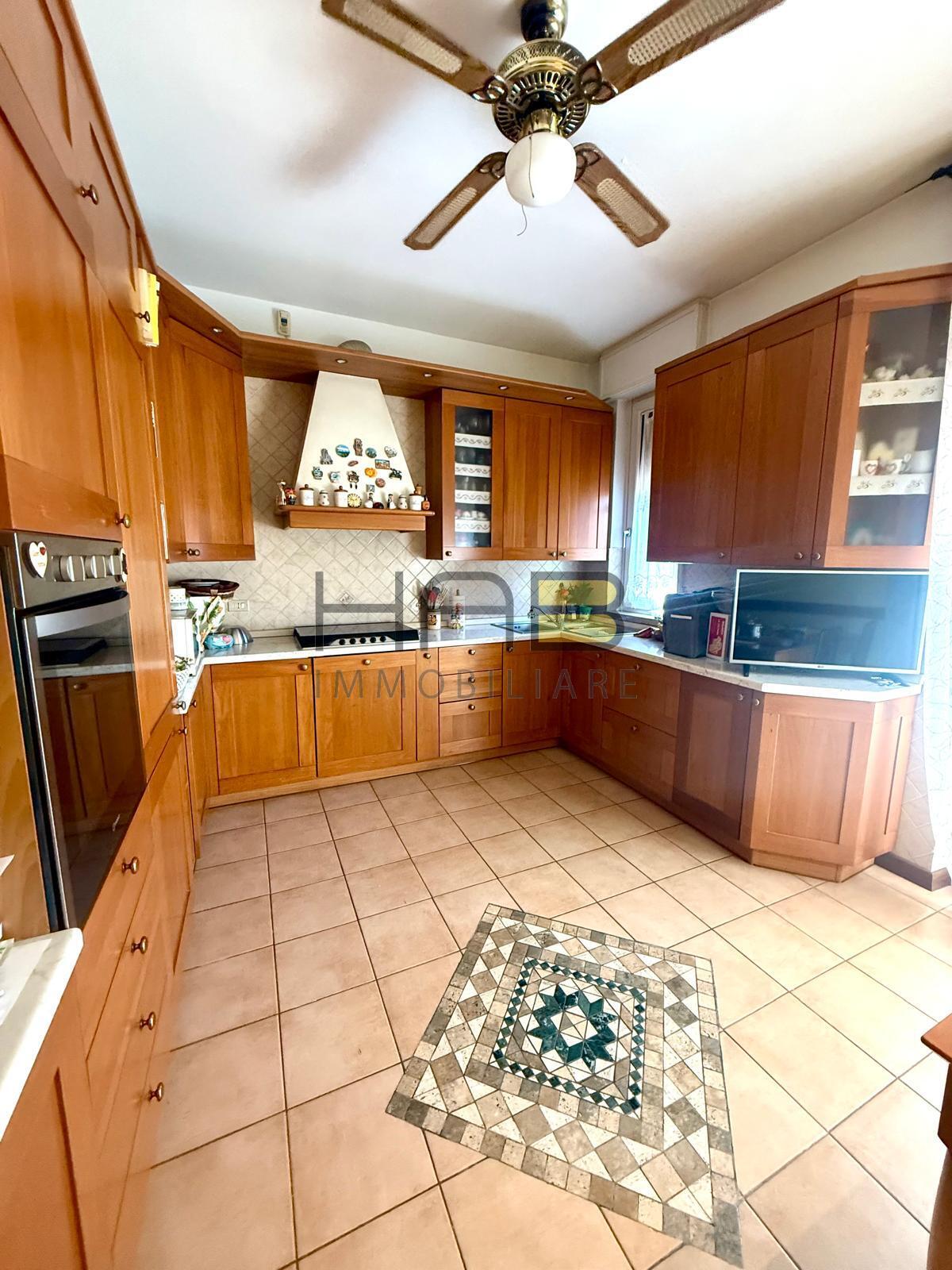 Trilocale con box in via fratelli ruffini, Busto Arsizio