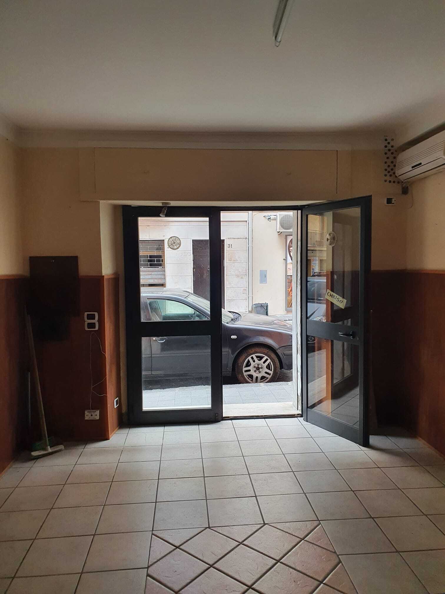 Locale commerciale in affitto in via ettore e ruggero de medici 18, Lamezia Terme