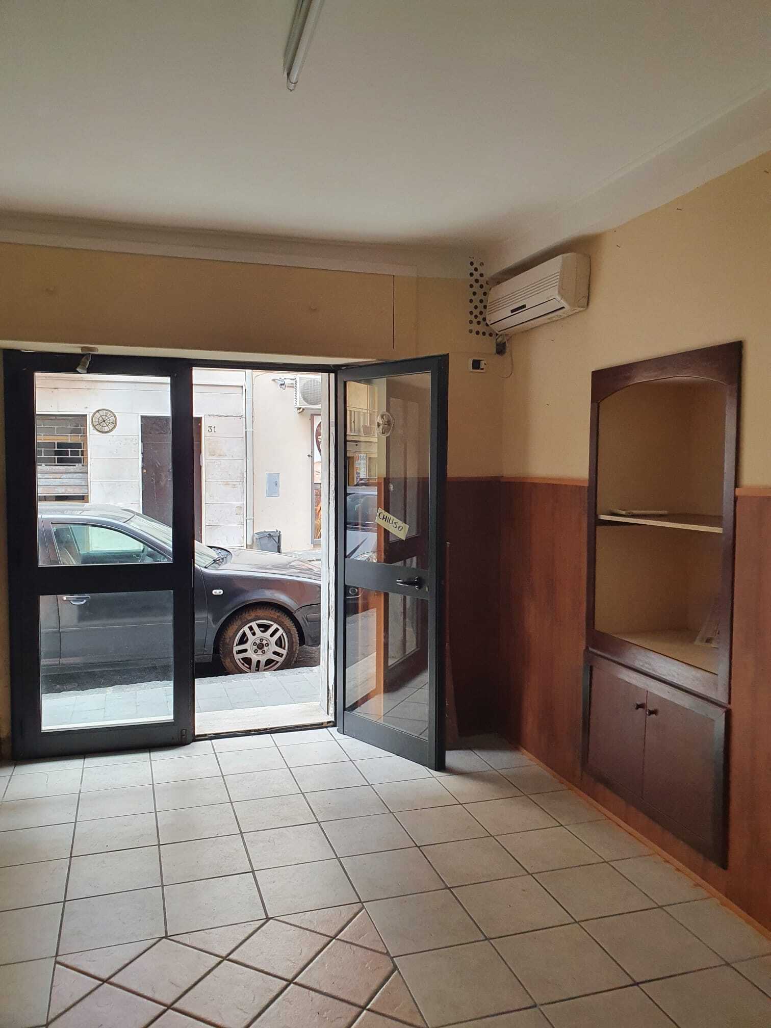 Locale commerciale in affitto in via ettore e ruggero de medici 18, Lamezia Terme