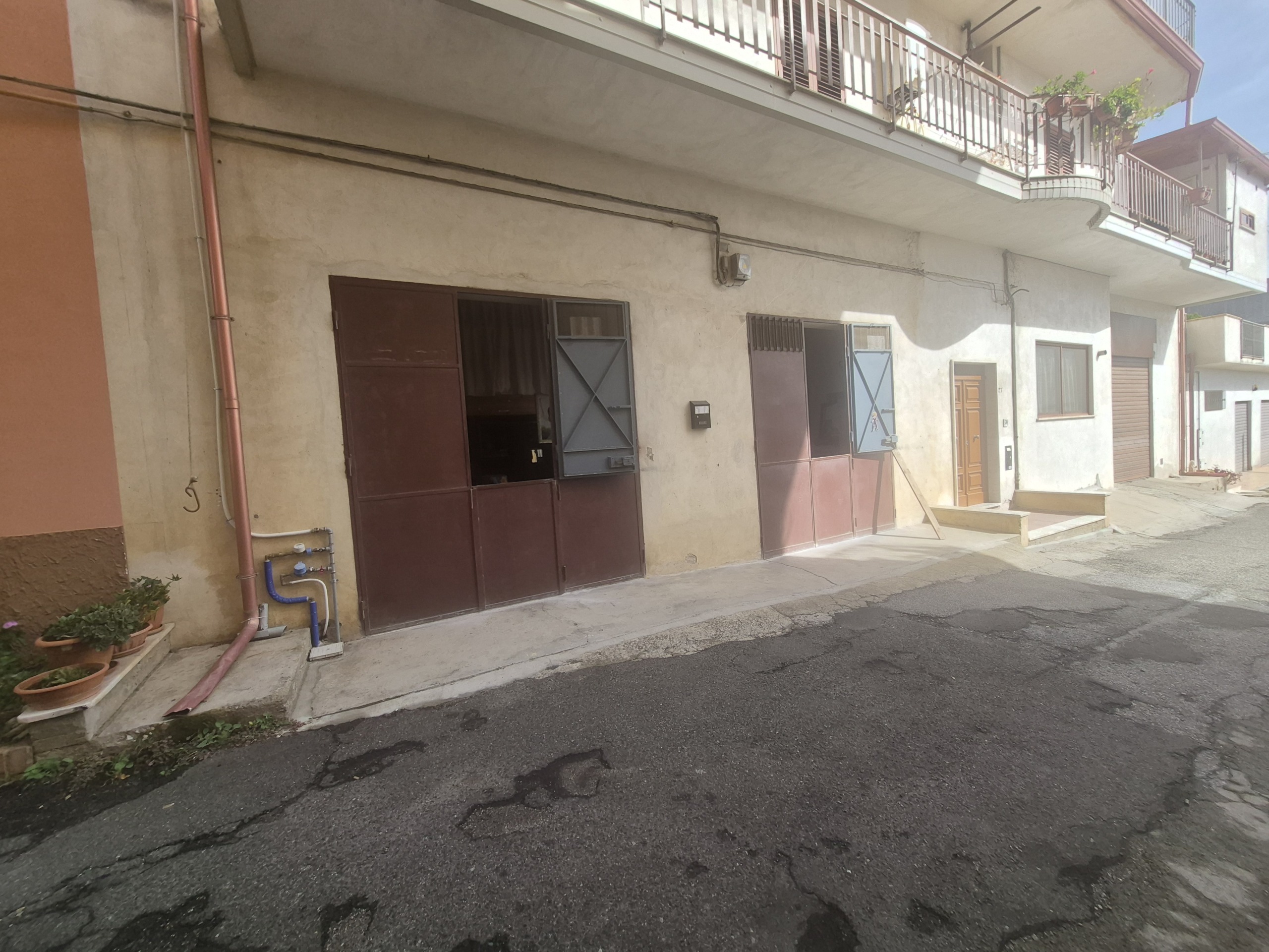 Magazzino in vendita in via padre elia iannazzo, Lamezia Terme